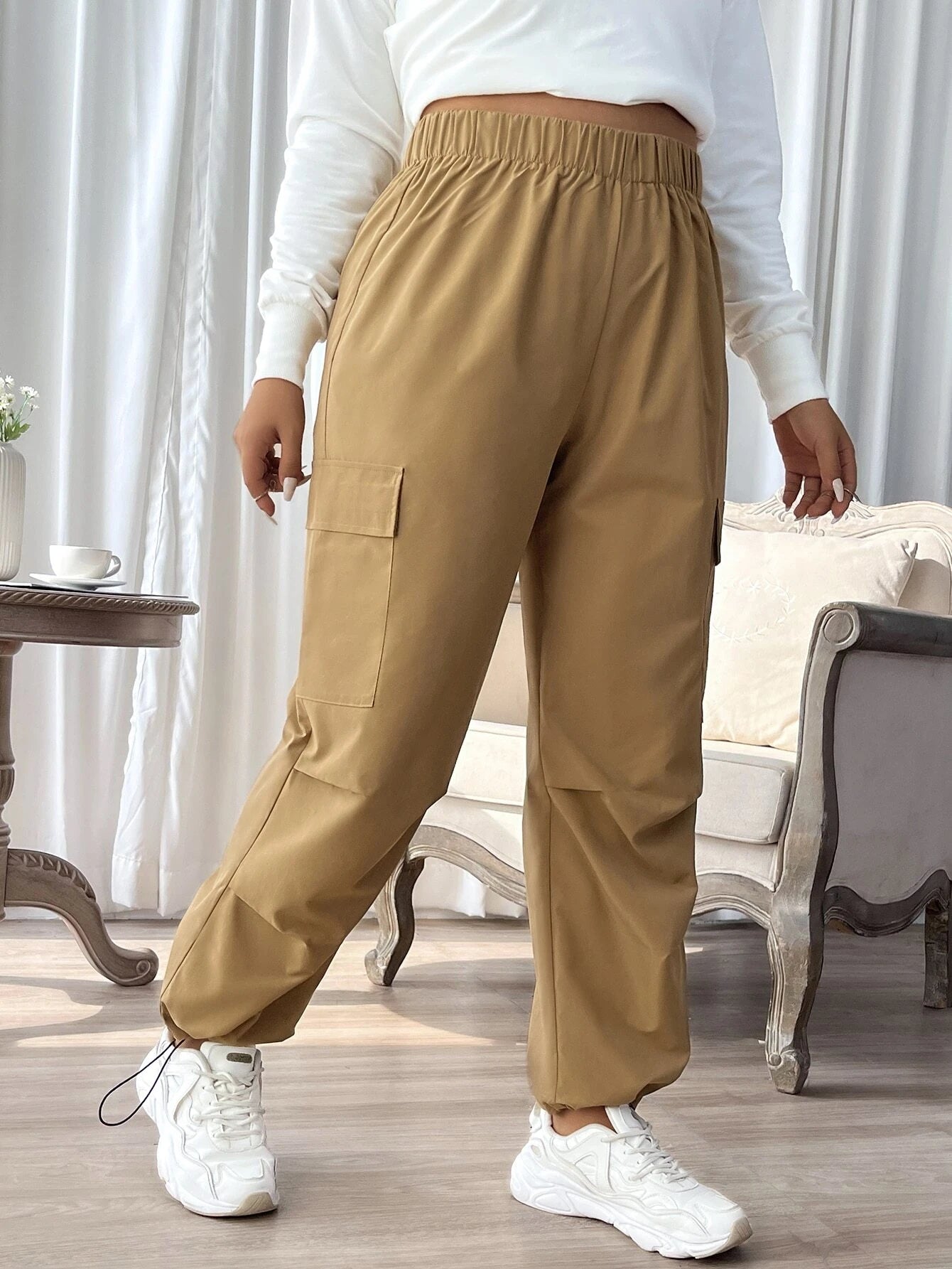 High Waist Flap Pocket Cargo Pants Style 2 – pocket detail close-up