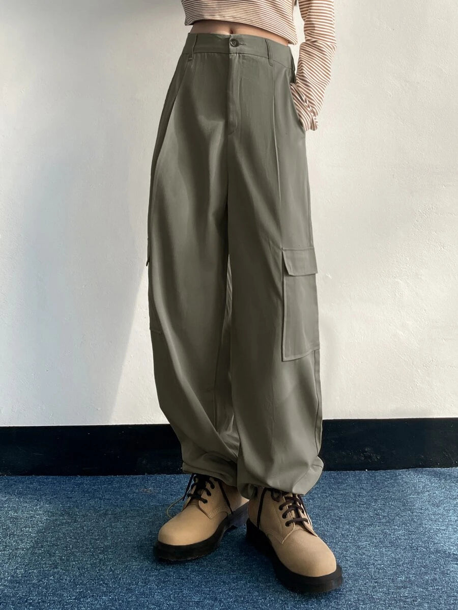 Flap Pocket Side Drawstring Hem Cargo Pants in Black – full length outfit view