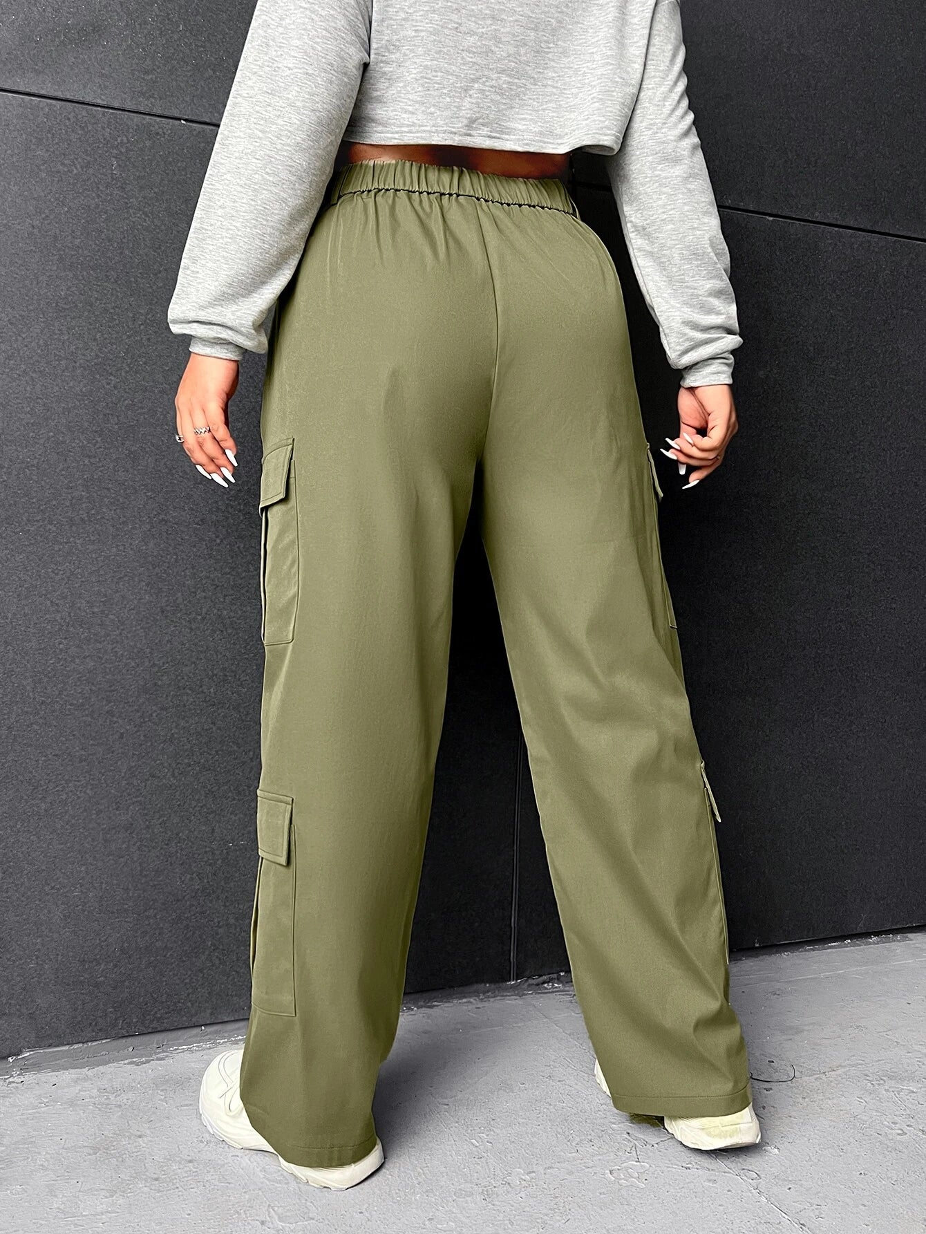 Plus High Rise Flap Pocket Cargo Pants – waistband detail