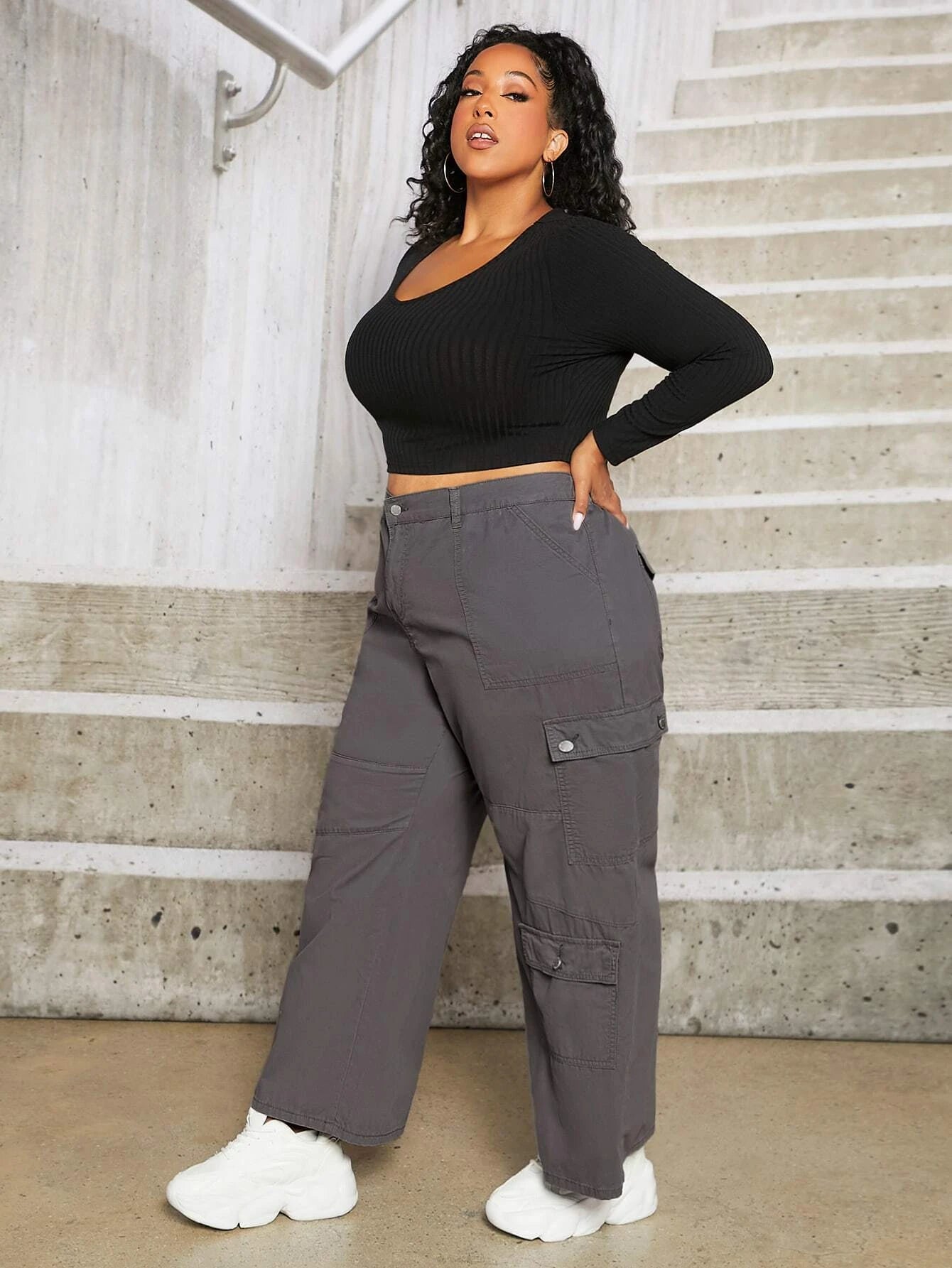 Wide Jeans With Versatile Flap Pocket – pocket detail close-up