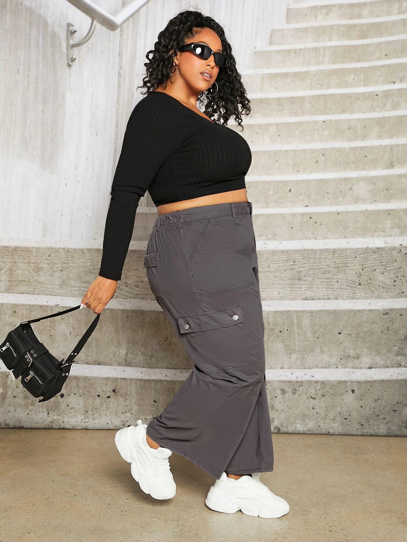 Wide Jeans With Versatile Flap Pocket – full length outfit view