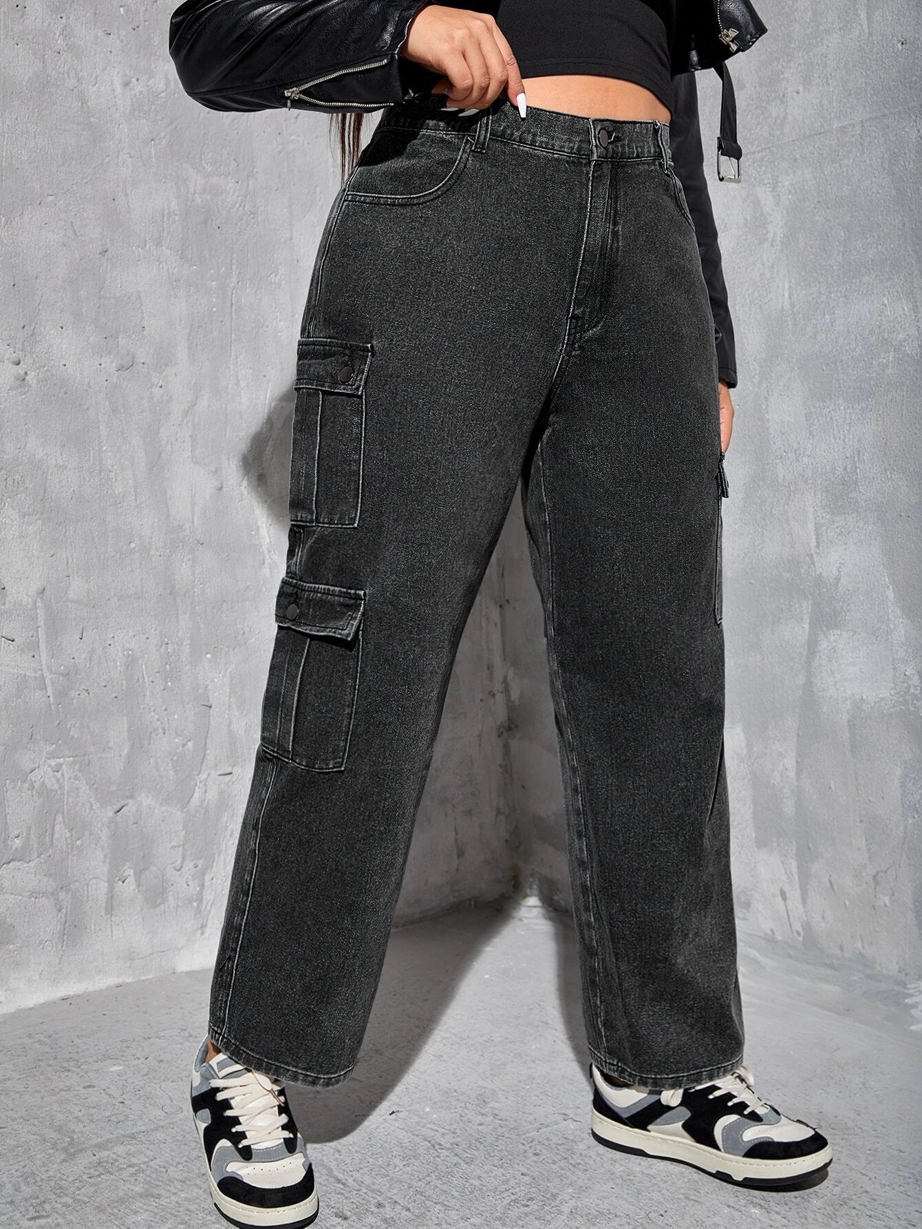 Side Flap Pocket High Waist Cargo Jeans – waistband detail
