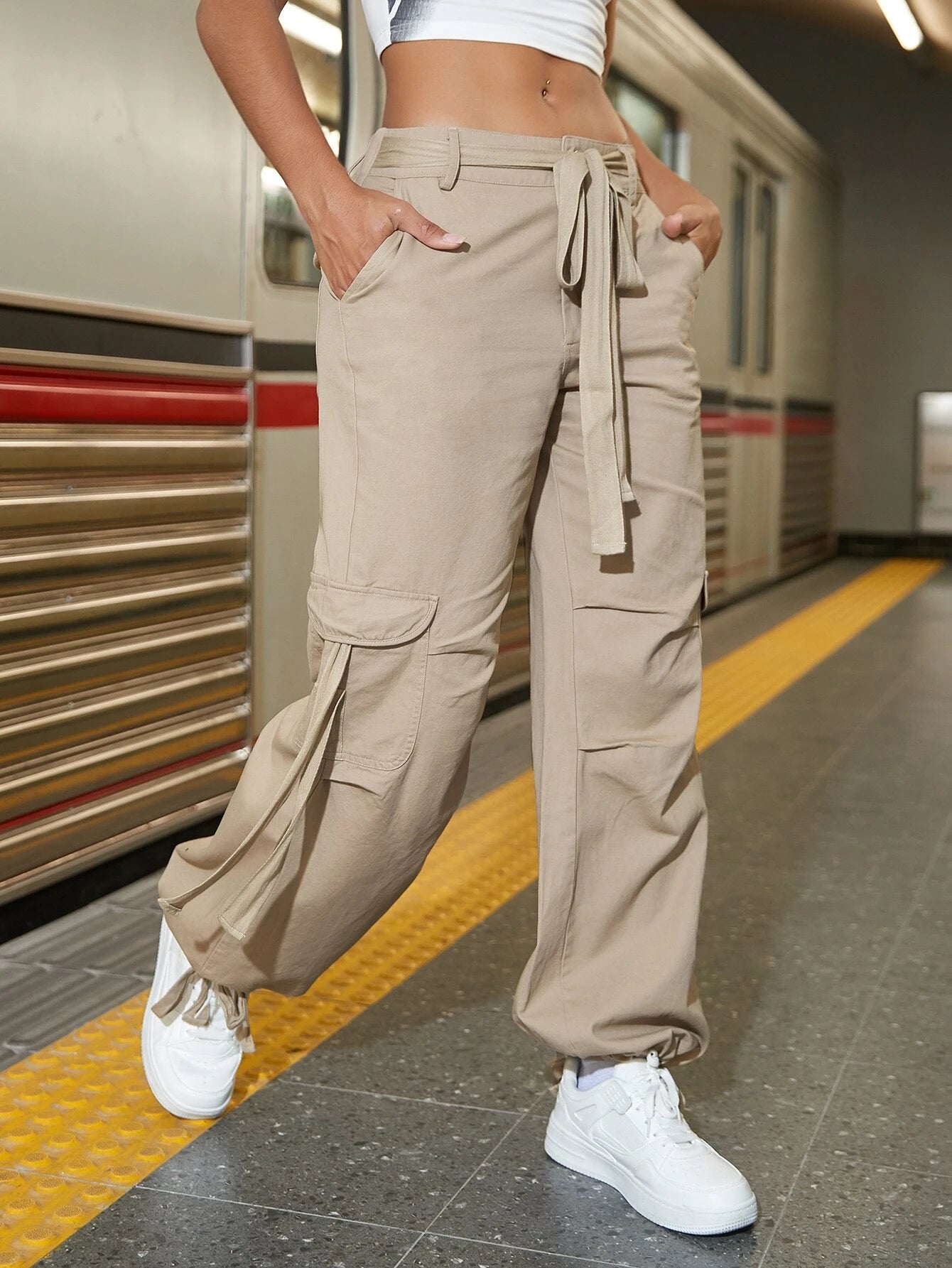 Tie Belt And Puffed Pockets Cargo Pants – back view detail