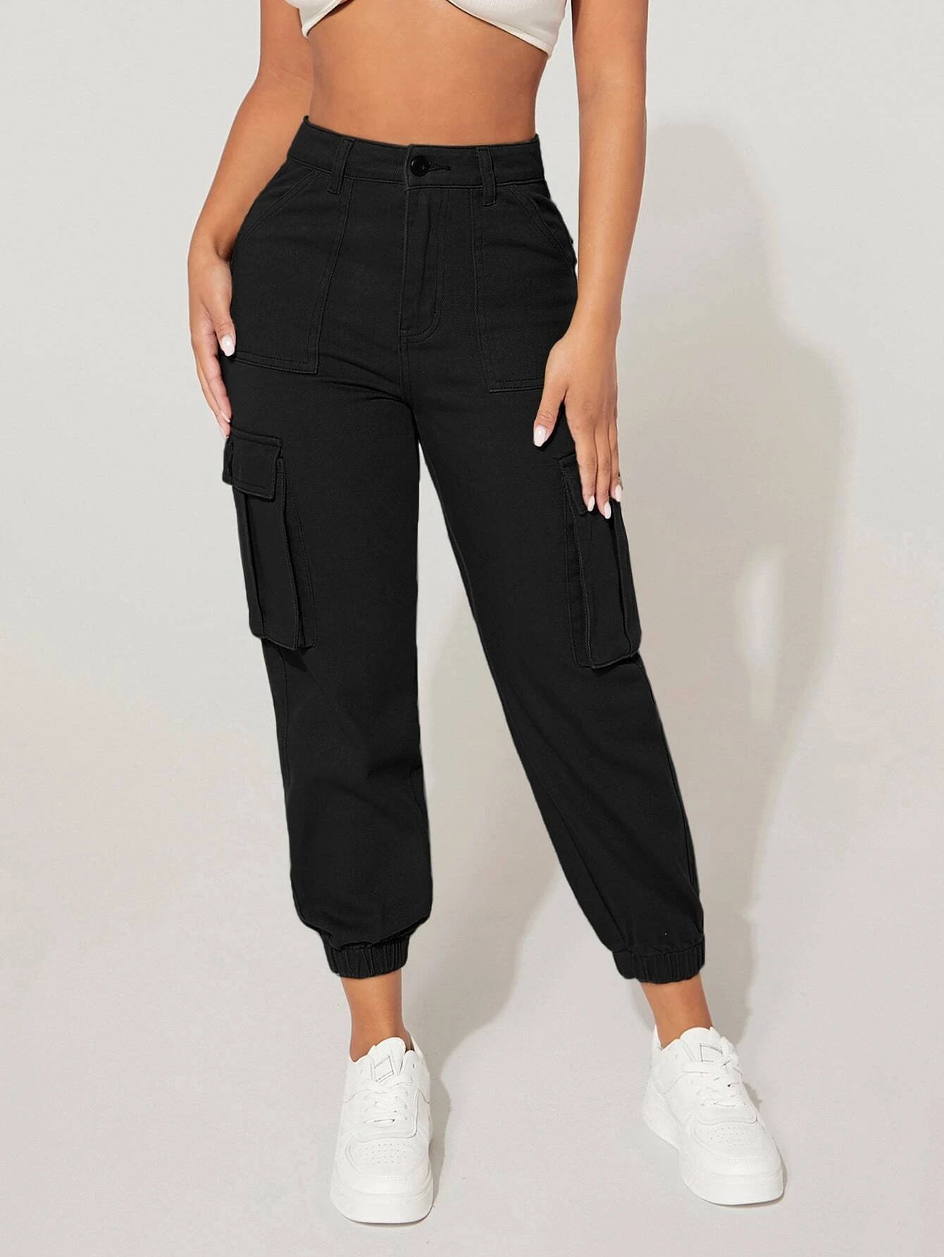 High Waist Flap Pocket Cargo Jeans in Green – pocket detail close-up
