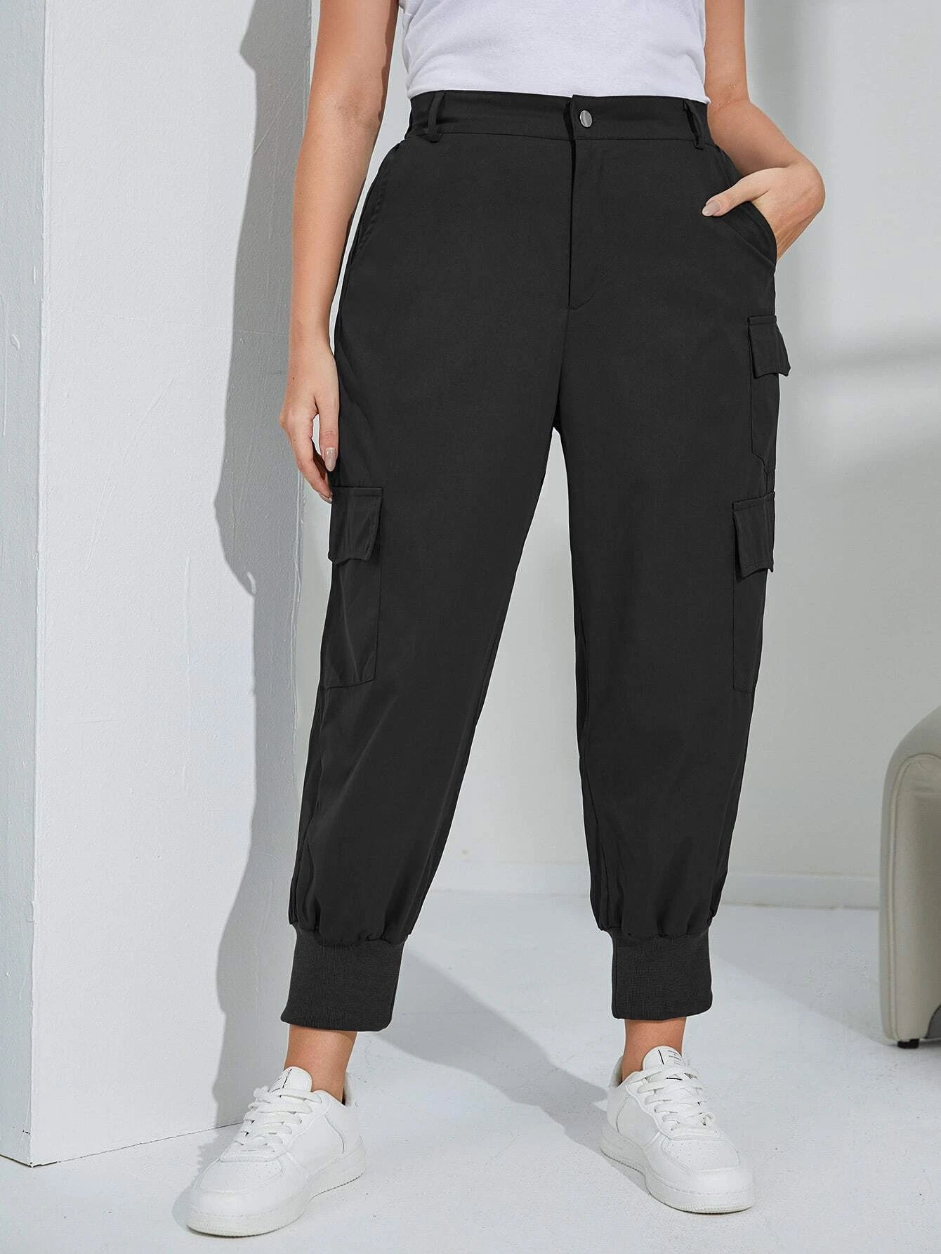 Pocket Side Cargo Pants in Green – waistband detail