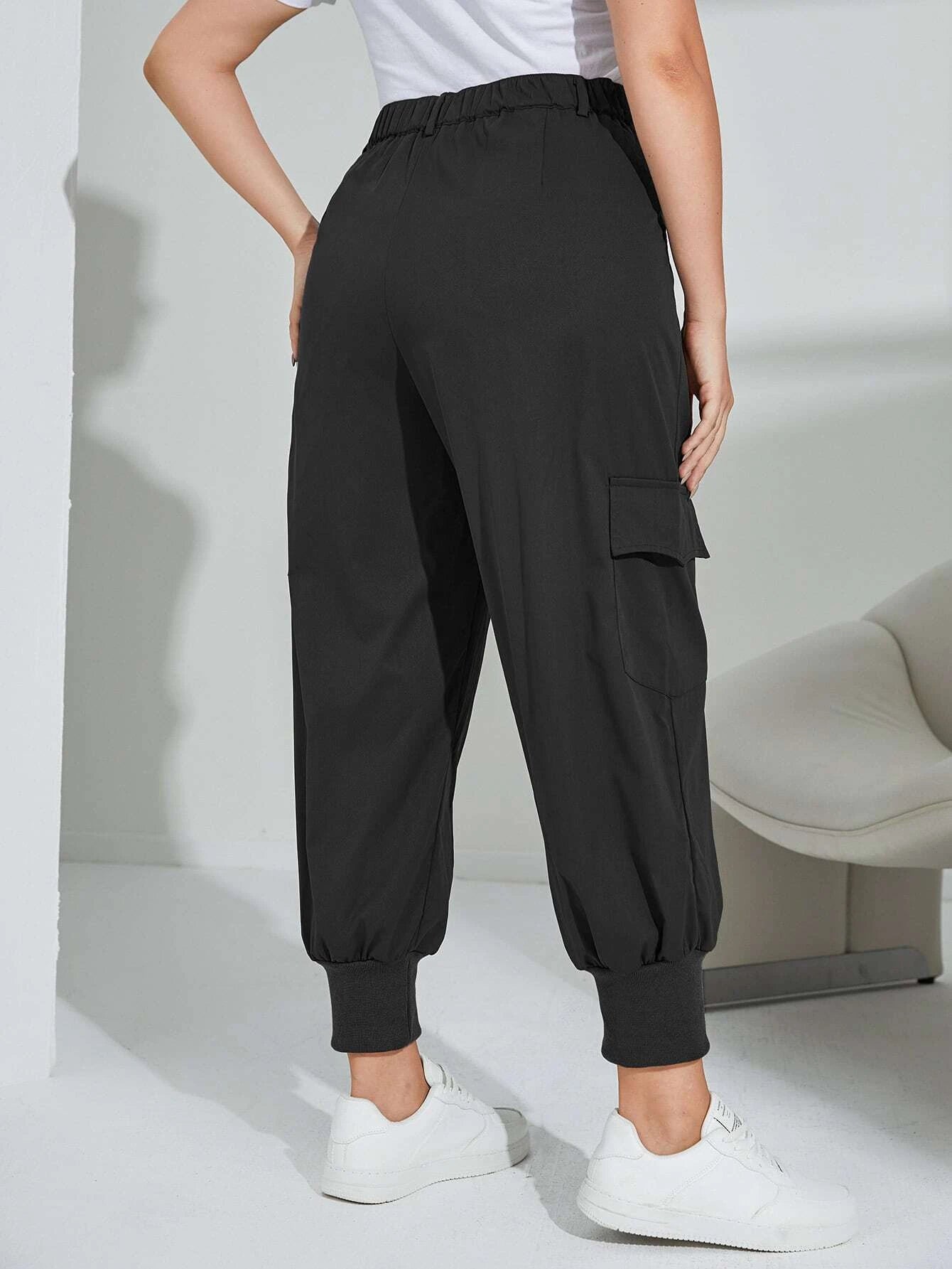 Pocket Side Cargo Pants in Green – full length outfit view