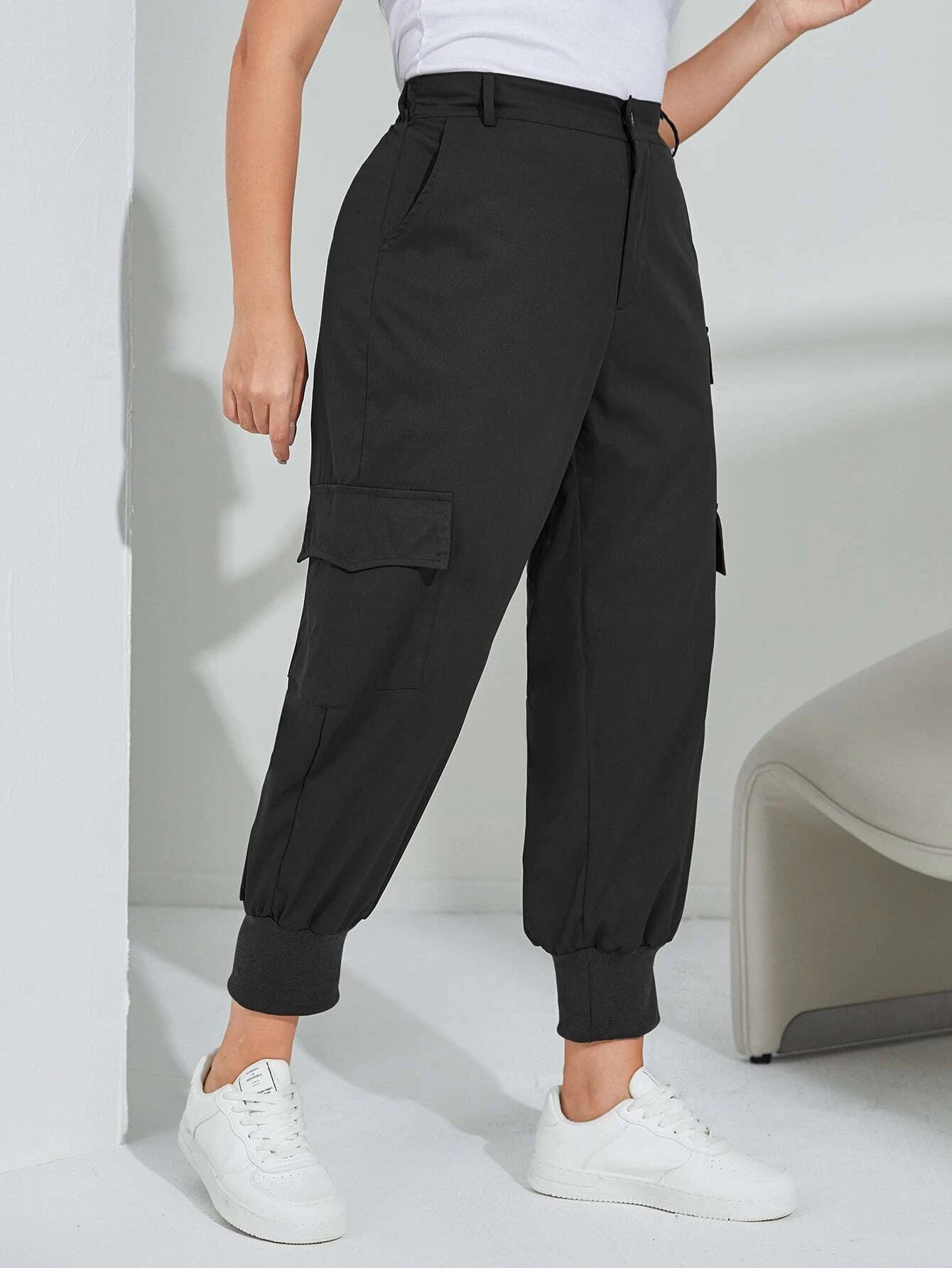 Pocket Side Cargo Pants in Green – model wearing view
