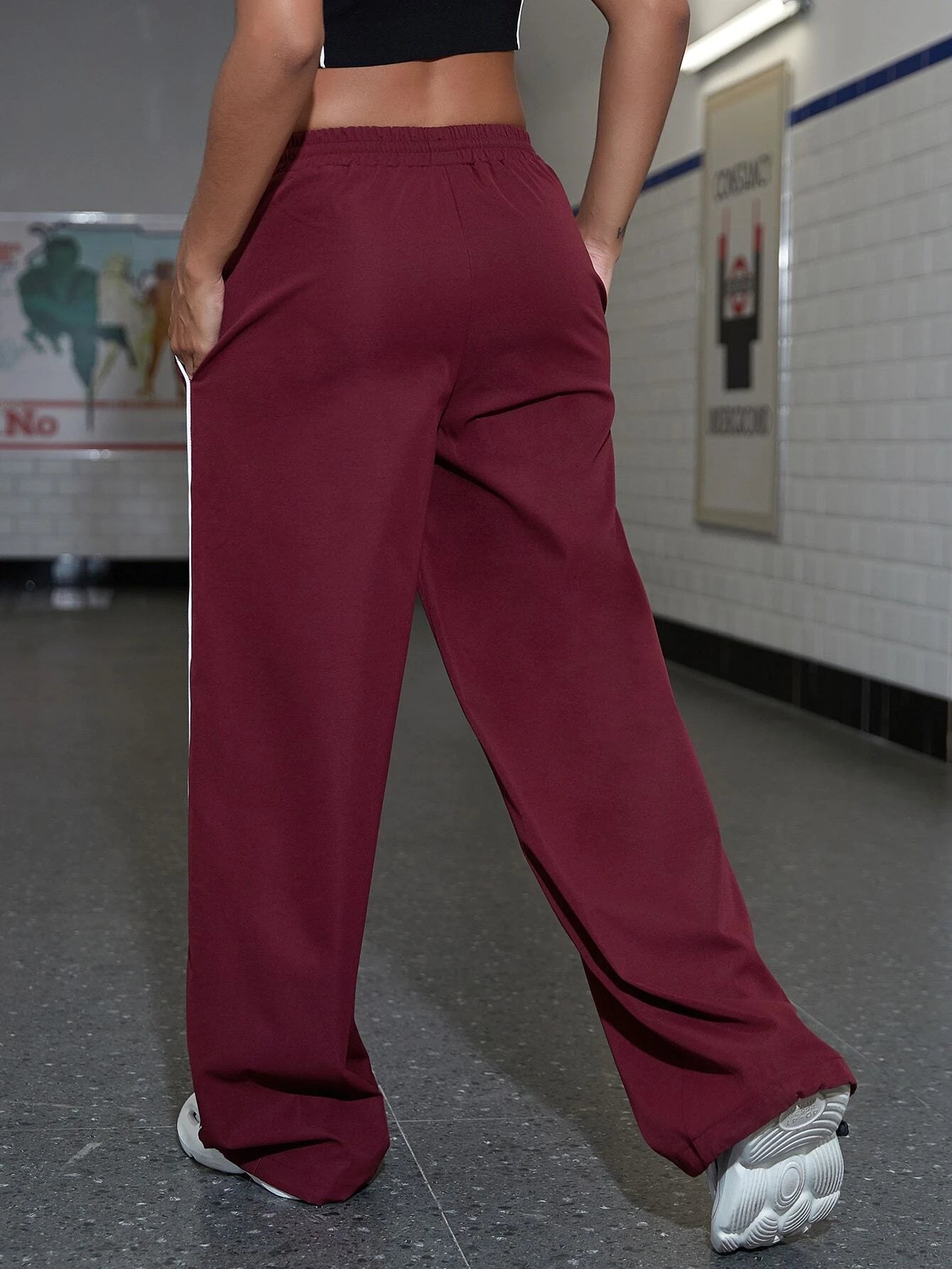 Contrast Piping Wide Pants – back view detail