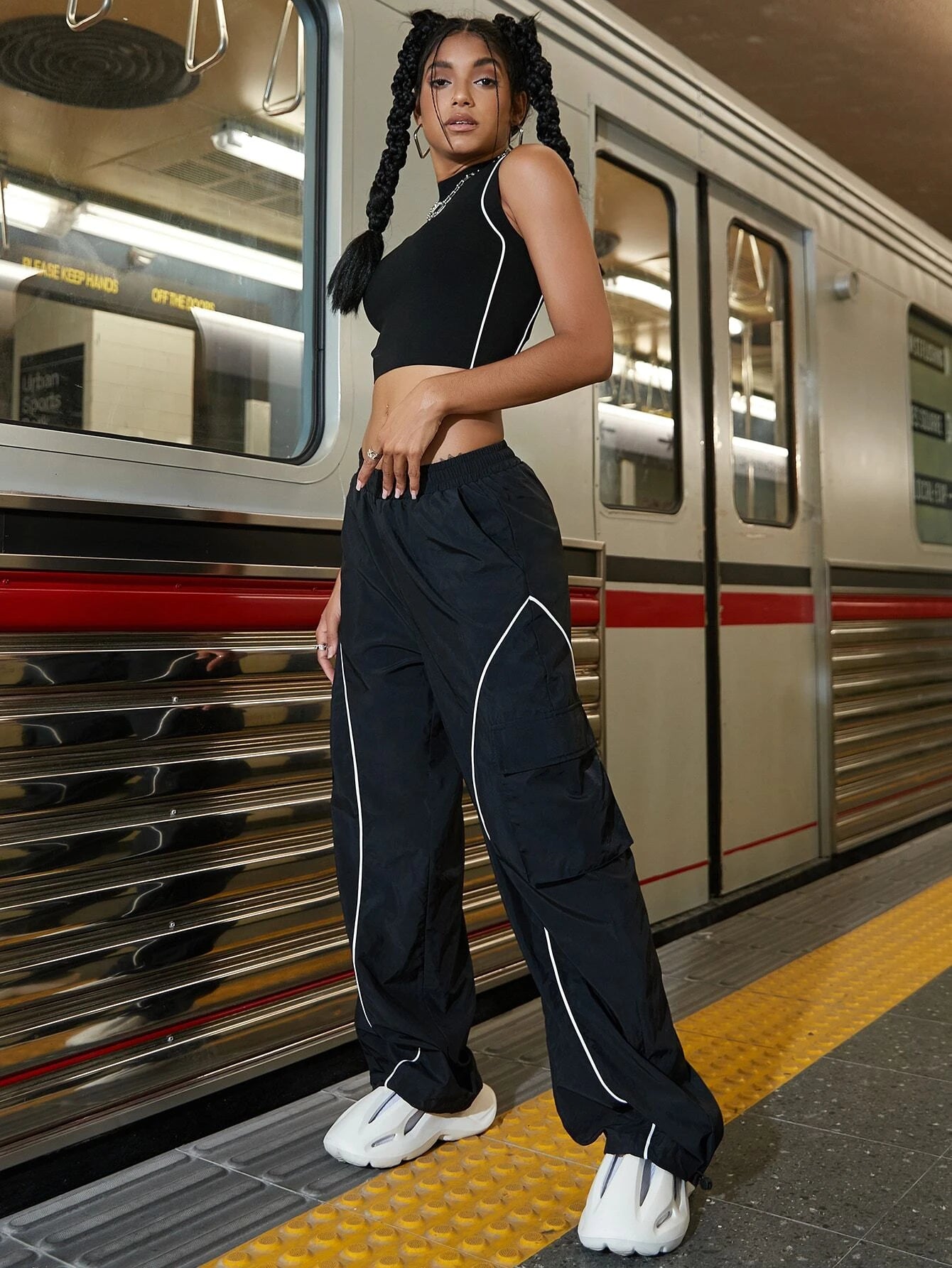 Street Contrast Binding Flap Pocket Cargo Parachute Pants – waistband detail