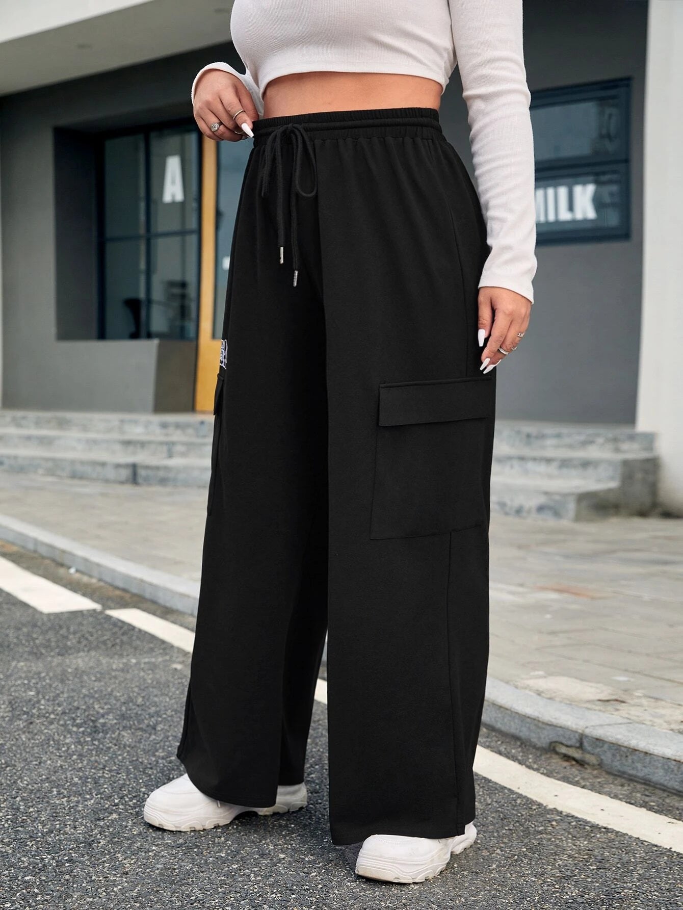 Flap Pocket Cargo Pants Style 4 – back view detail