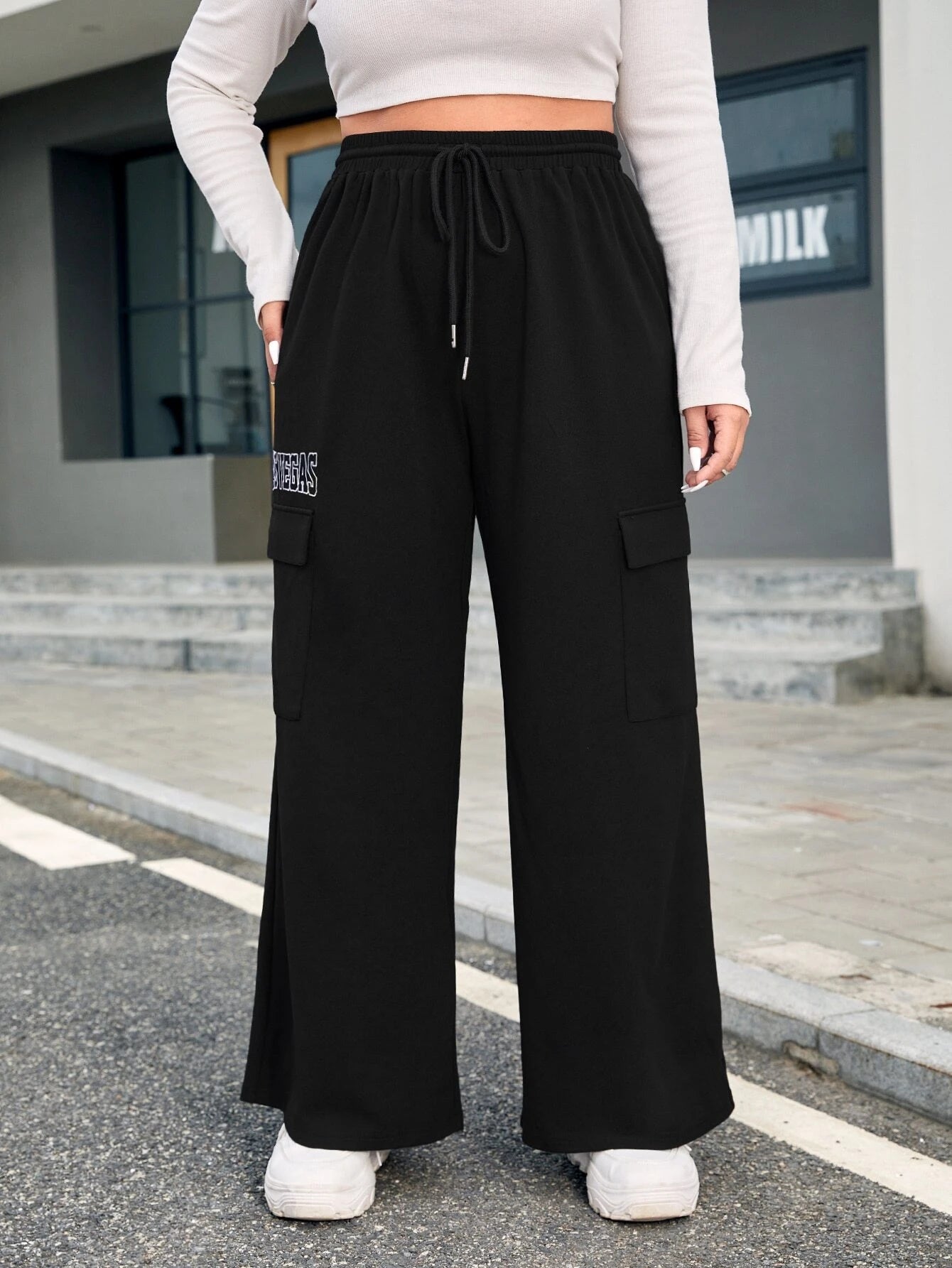 Flap Pocket Cargo Pants Style 4 – pocket detail close-up