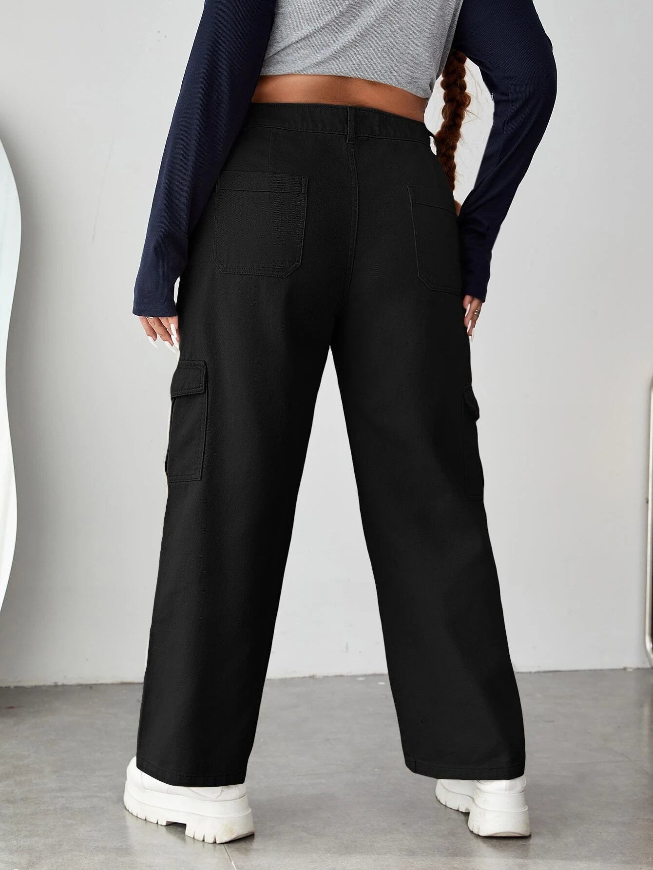 Regular Fit Side Cargo Jeans – pocket detail close-up