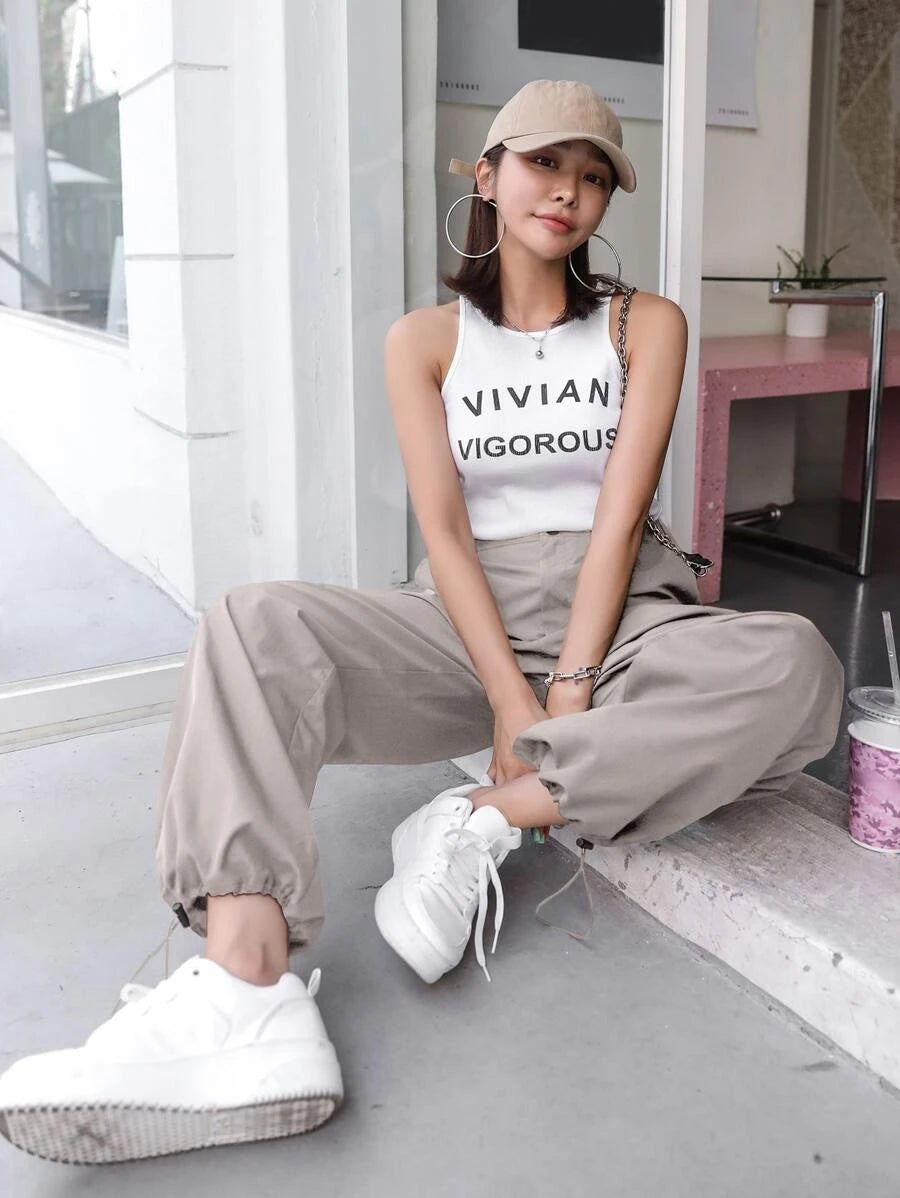 Casual Flap Pocket Drawstring Hem Cargo Pants – model wearing view