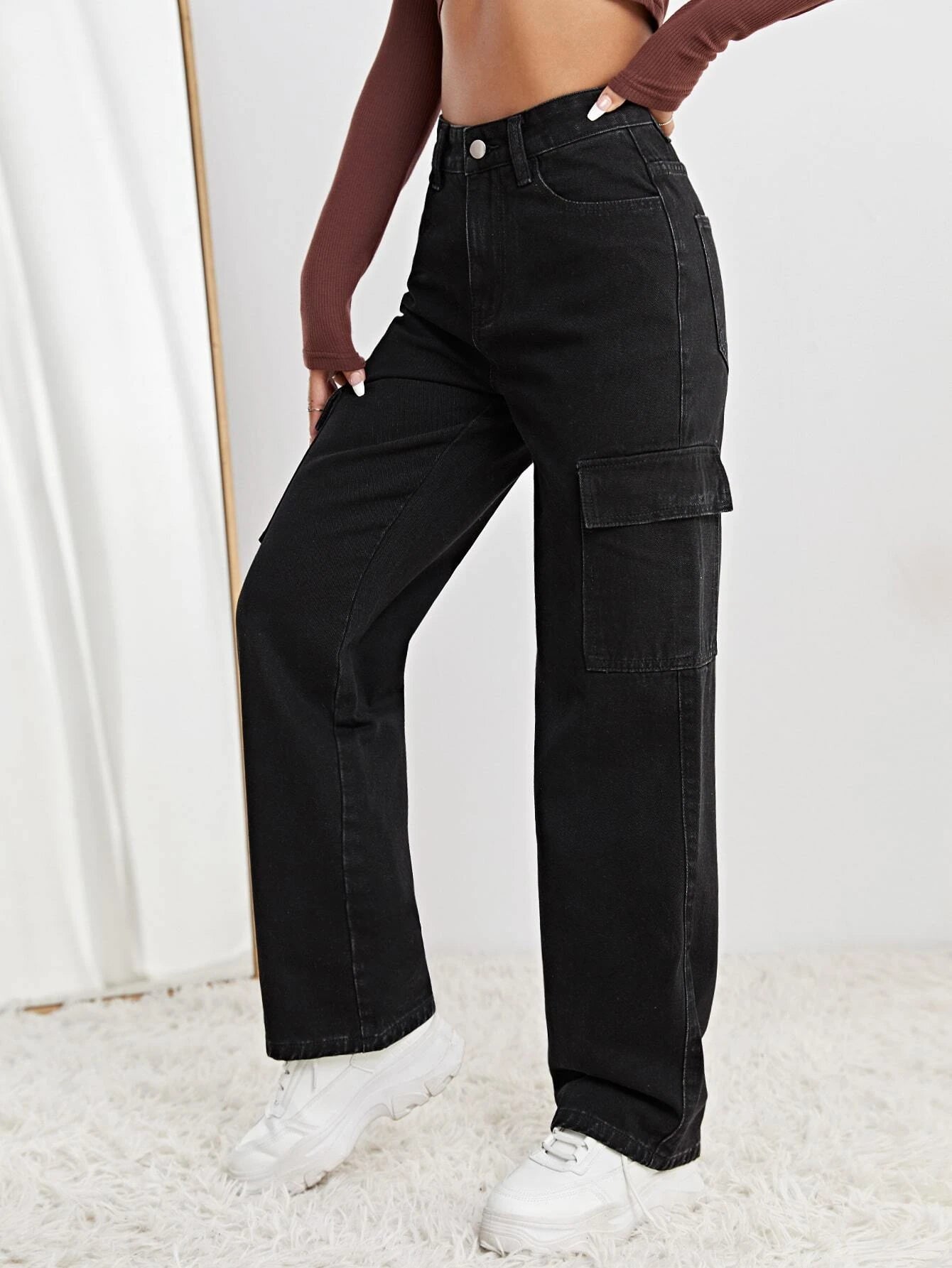 High Waist Straight Jeans – pocket detail close-up