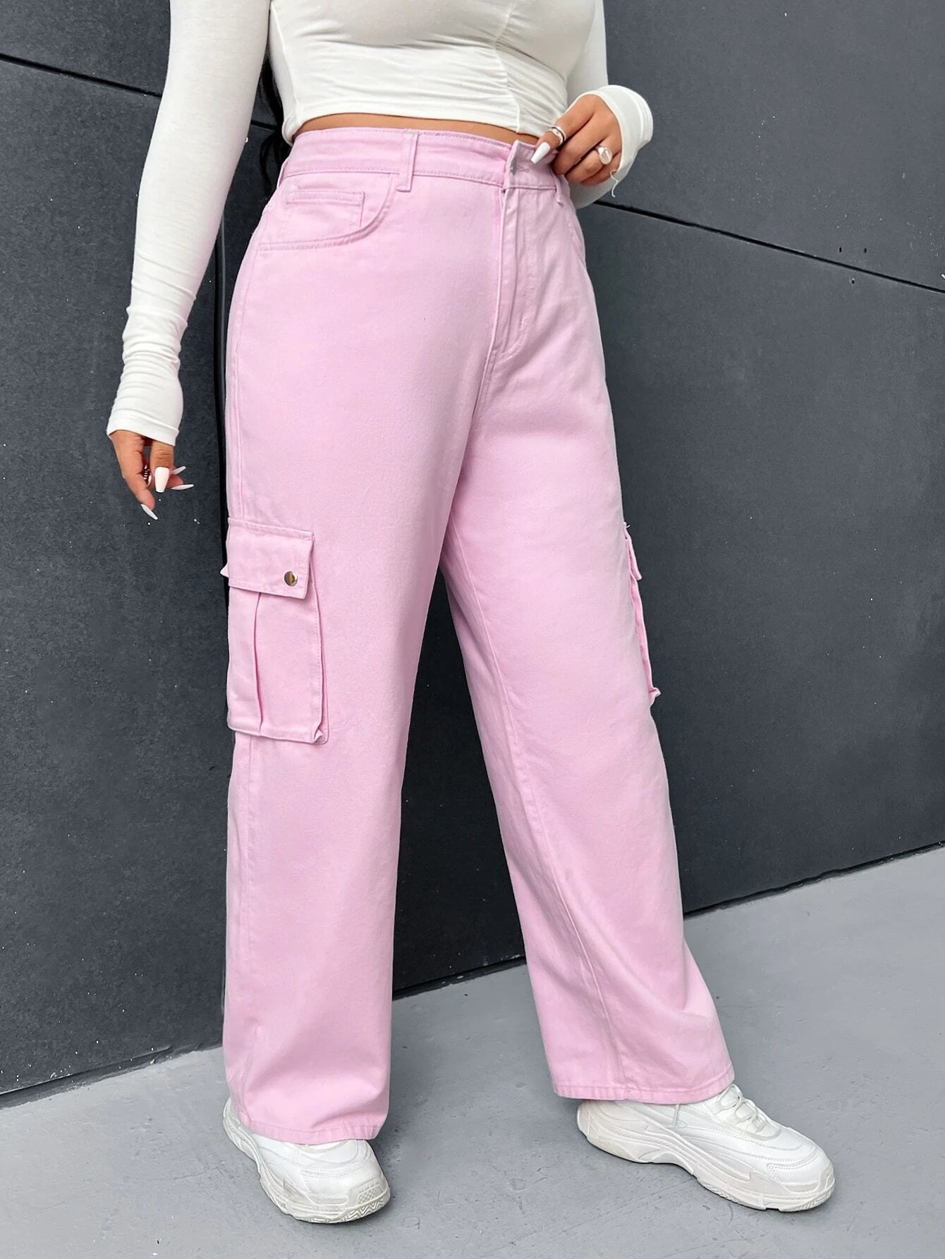 Flap Pocket Cargo Jeans Style 12 – pocket detail close-up