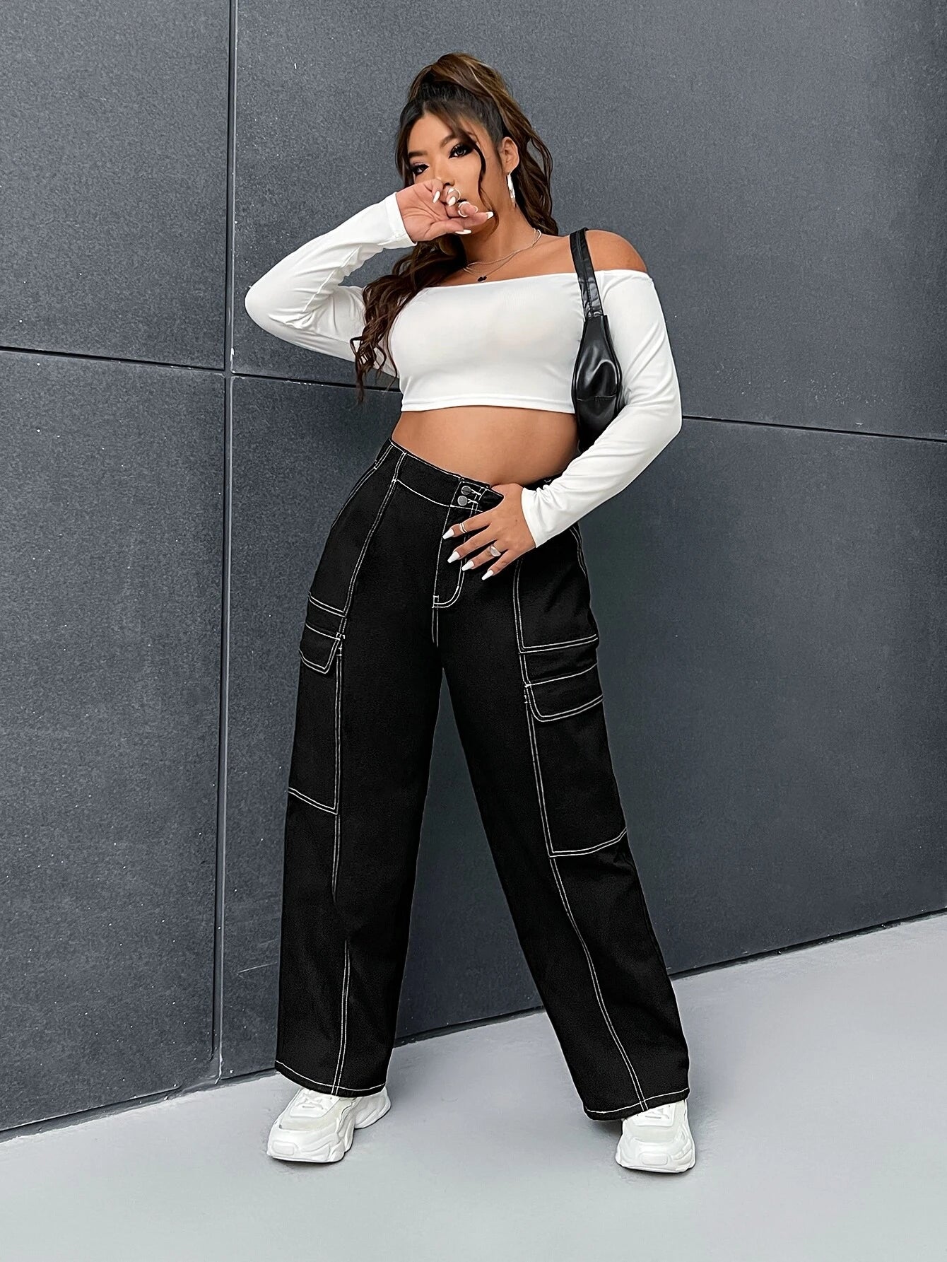 Flap Pocket Side Stitched Cargo Jeans – waistband detail