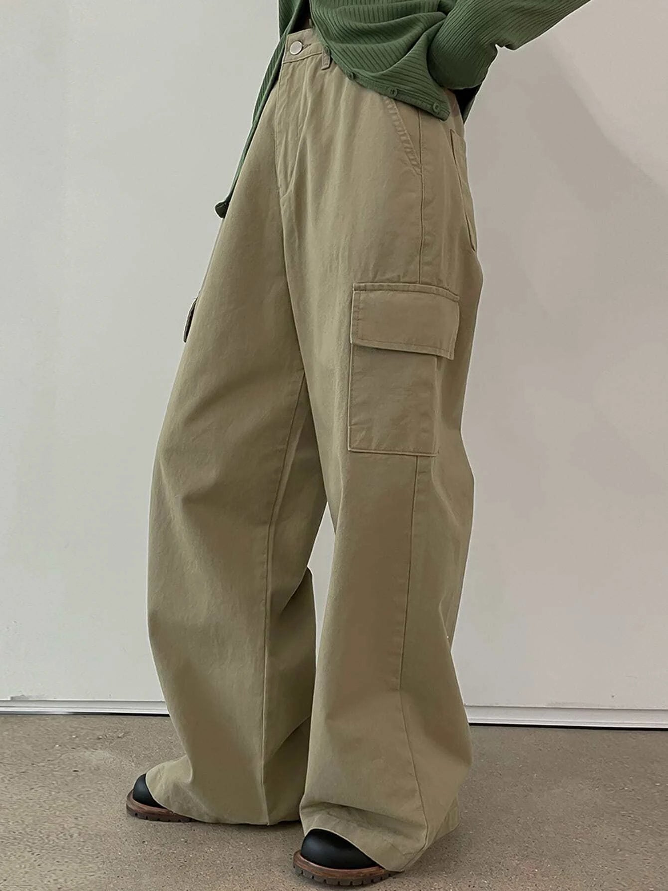 Loose Wide Zipper Cargo Pants – side profile view