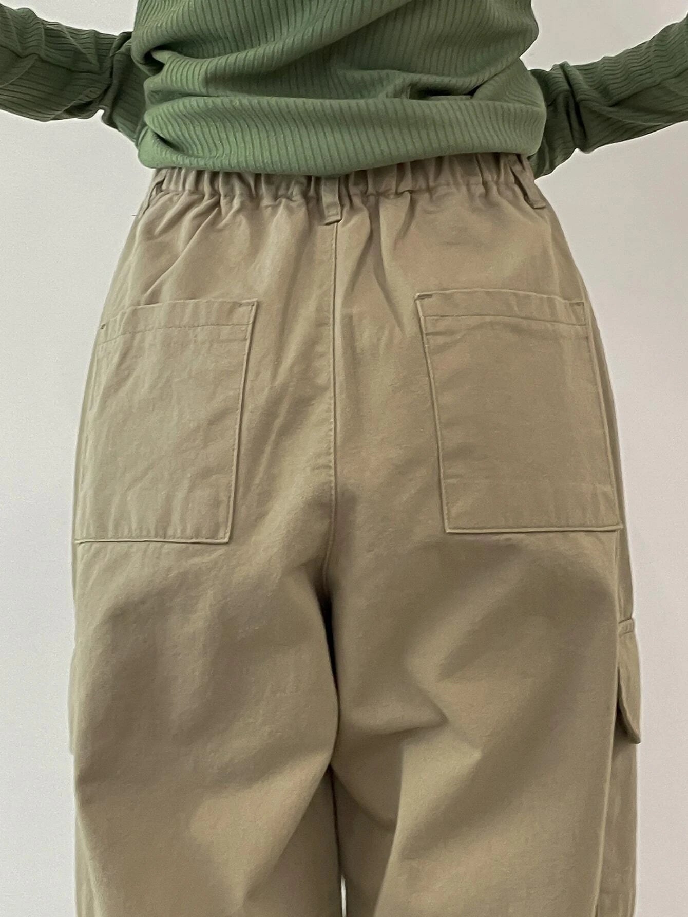 Loose Wide Zipper Cargo Pants – back view detail