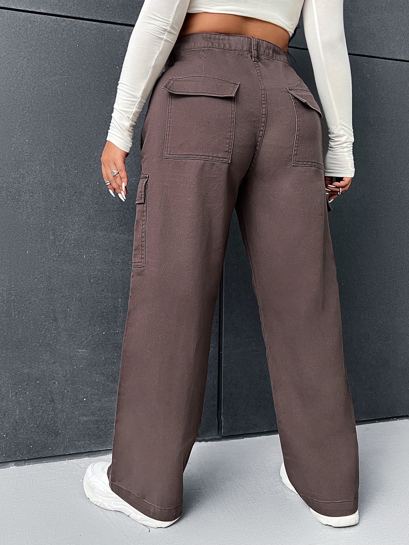 Plus Flap Pocket Side Cargo Jeans – pocket detail close-up