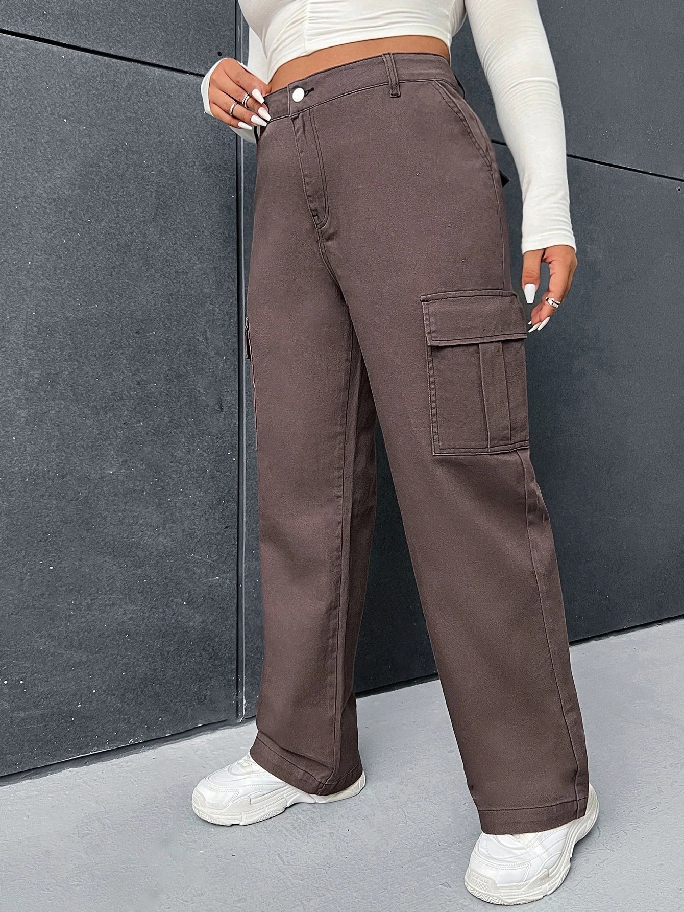 Plus Flap Pocket Side Cargo Jeans – side profile view