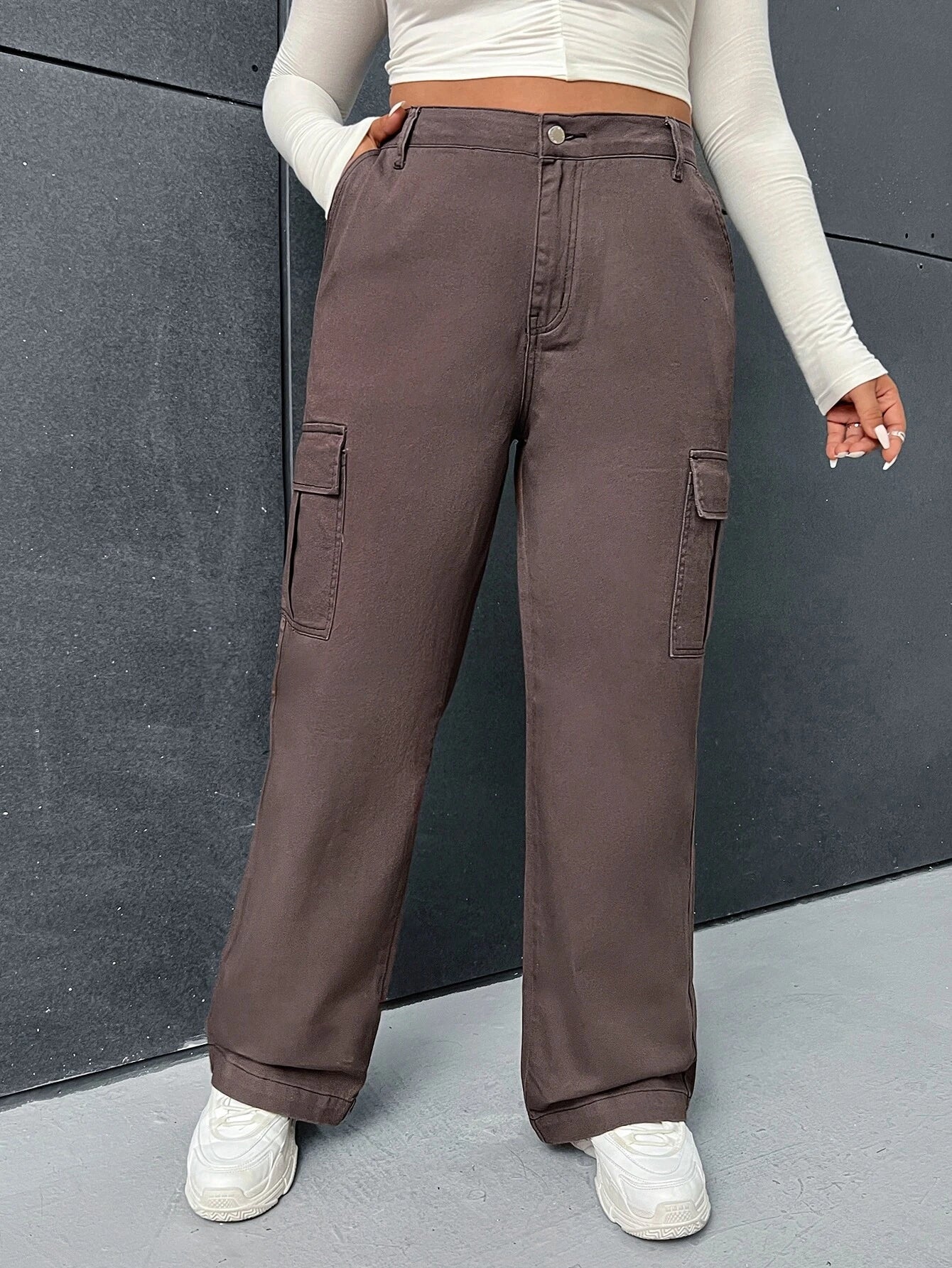 Plus Flap Pocket Side Cargo Jeans – waistband detail