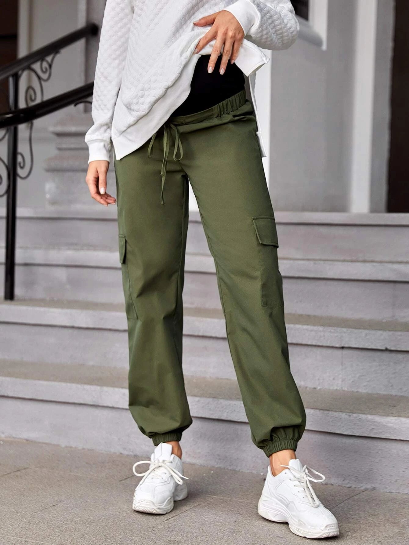 Flap Pocket Maternity Cargo Pants – waistband detail