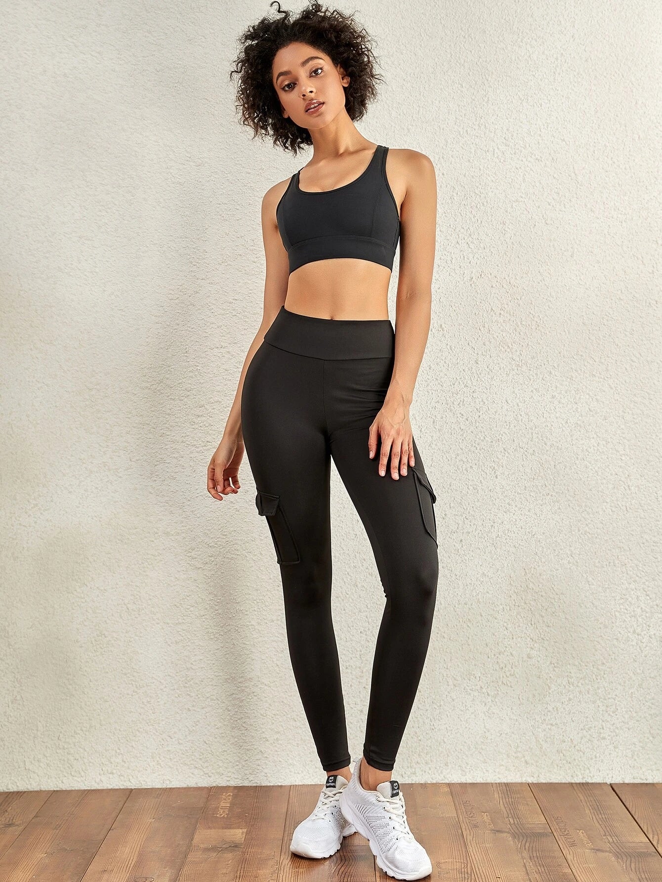 4 Pockets Yoga Cargo Pants – pocket detail close-up