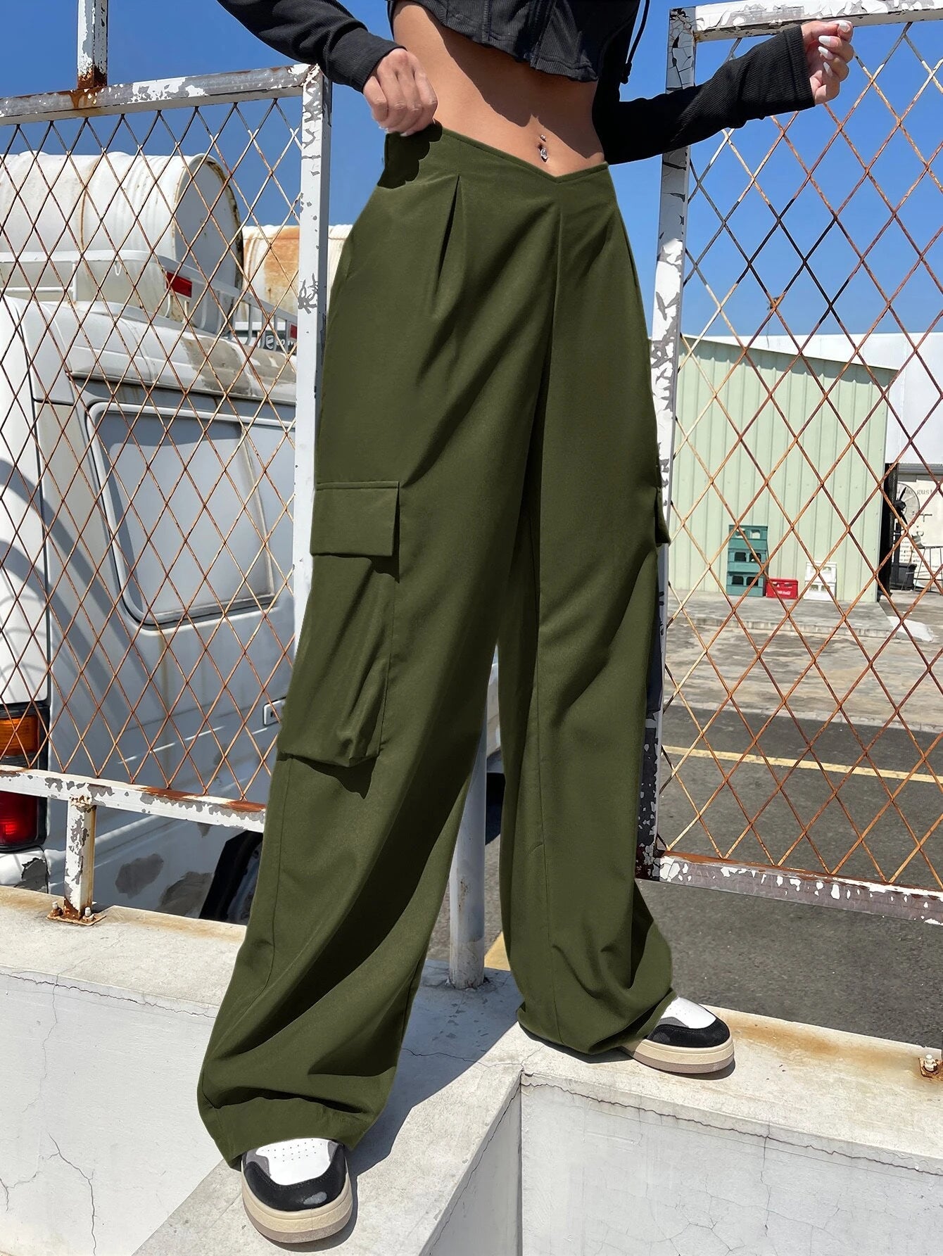 Long Pocket Side Cargo Pants – pocket detail close-up