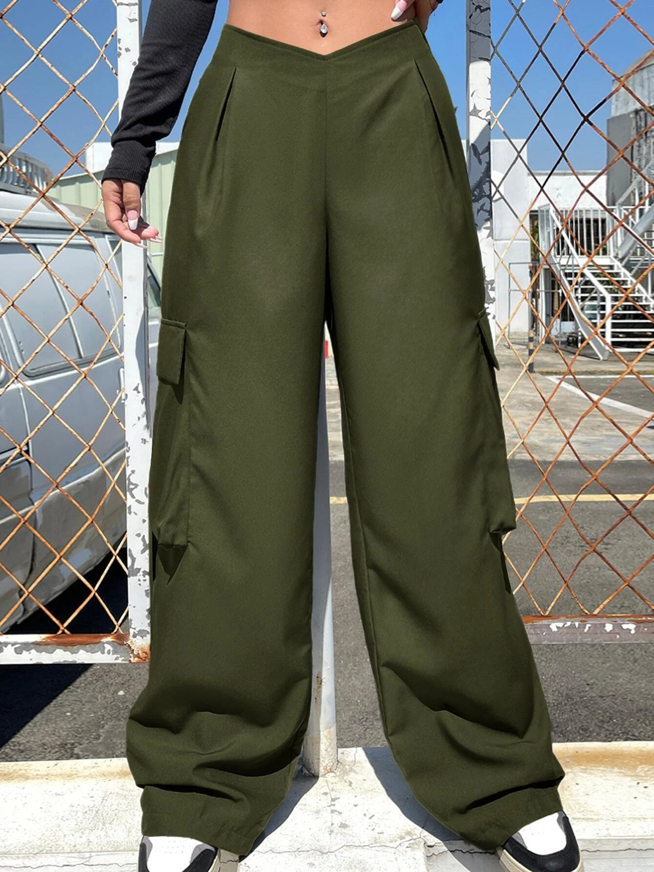 Long Pocket Side Cargo Pants – waistband detail