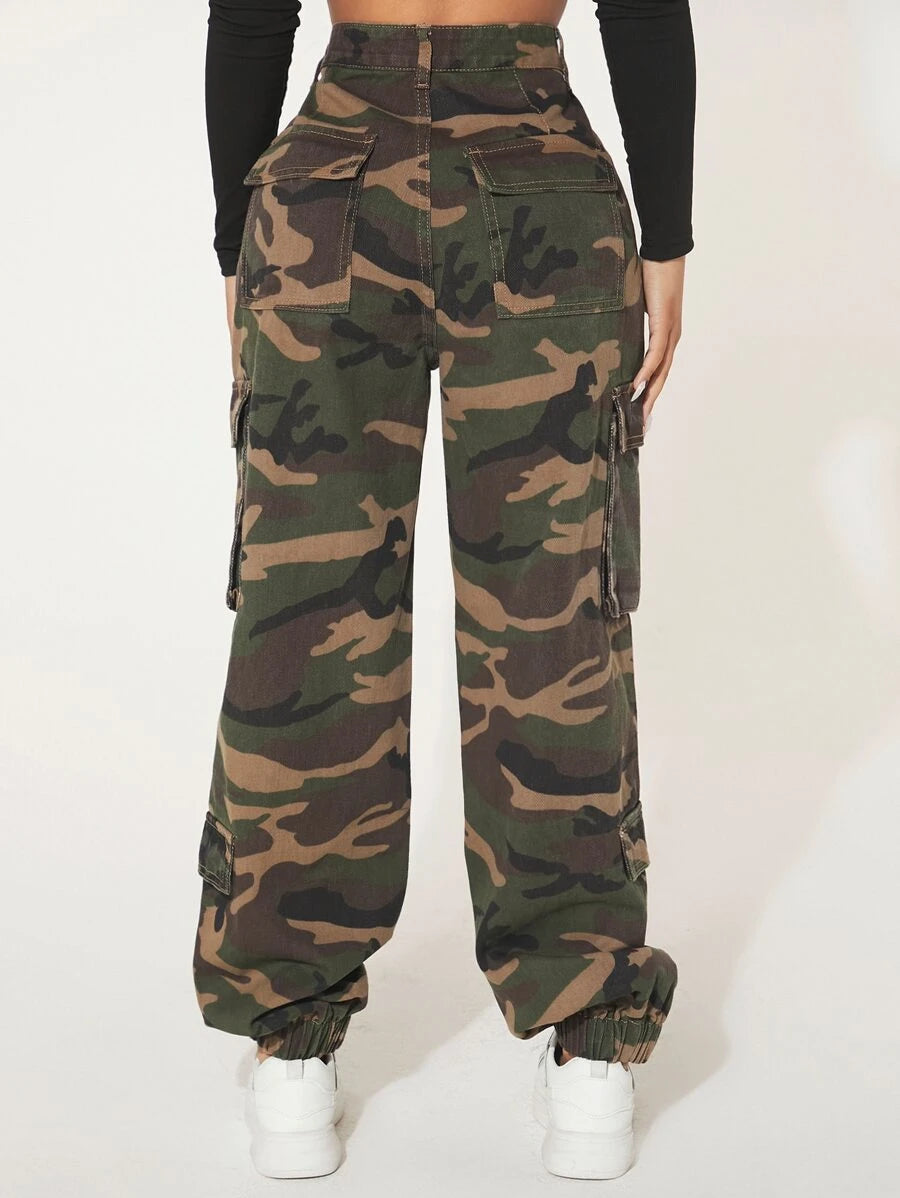 Camo Print Flap Pocket Side Cargo Jeans in Dark Green – pocket detail close-up
