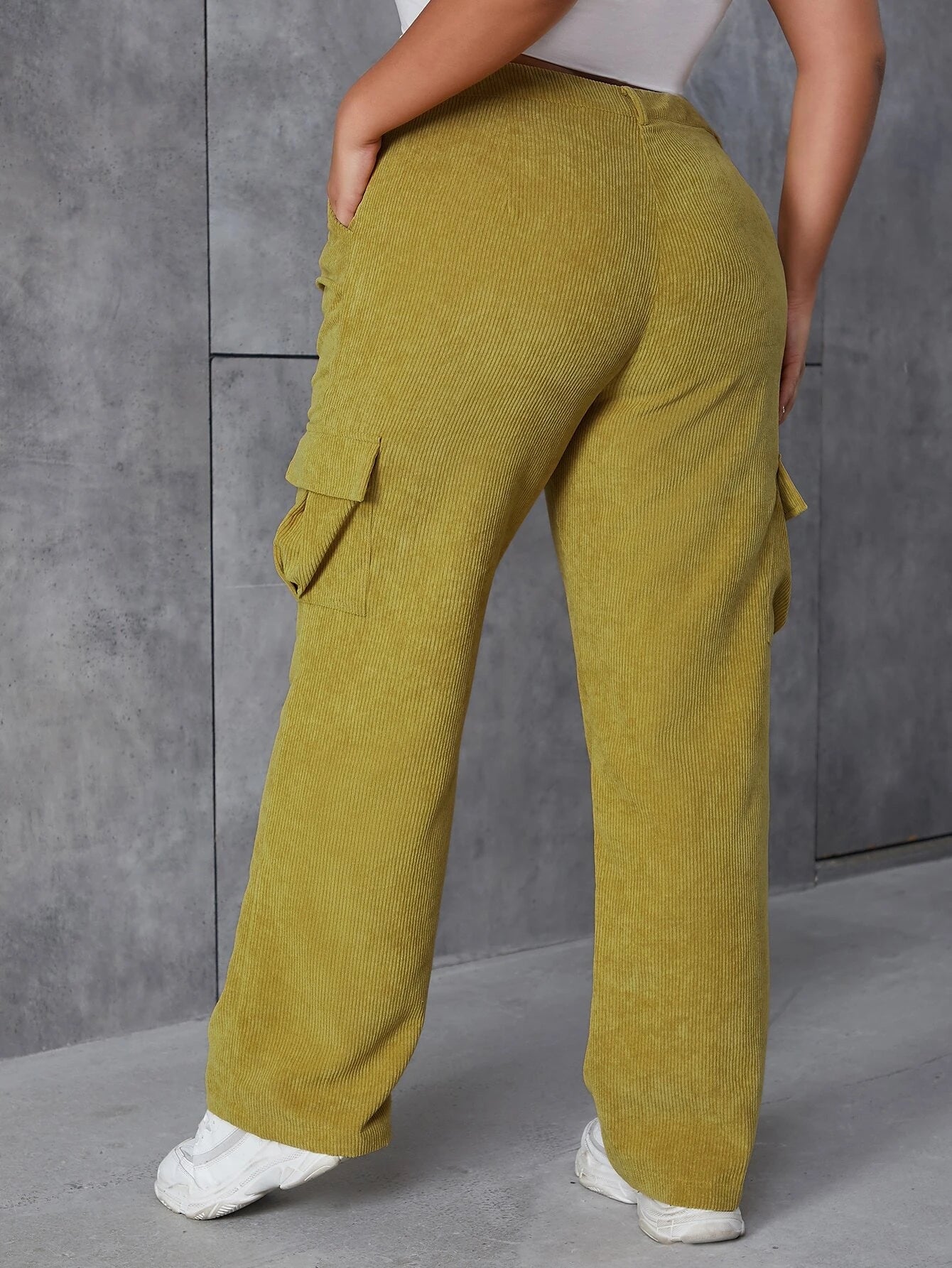 Flap Pocket Corduroy Pants – back view detail