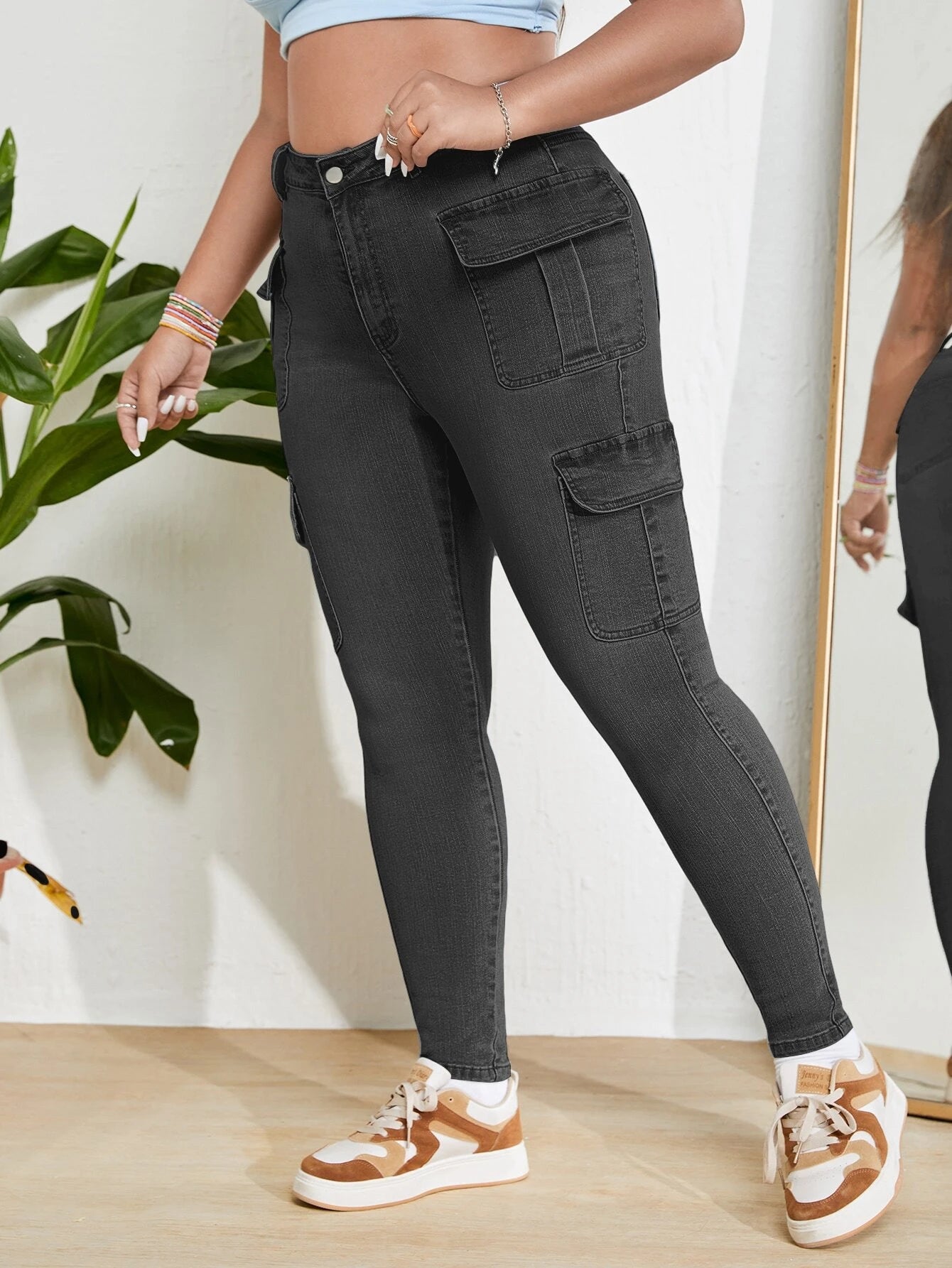 High Rise Jeans With Flap Pockets – pocket detail close-up