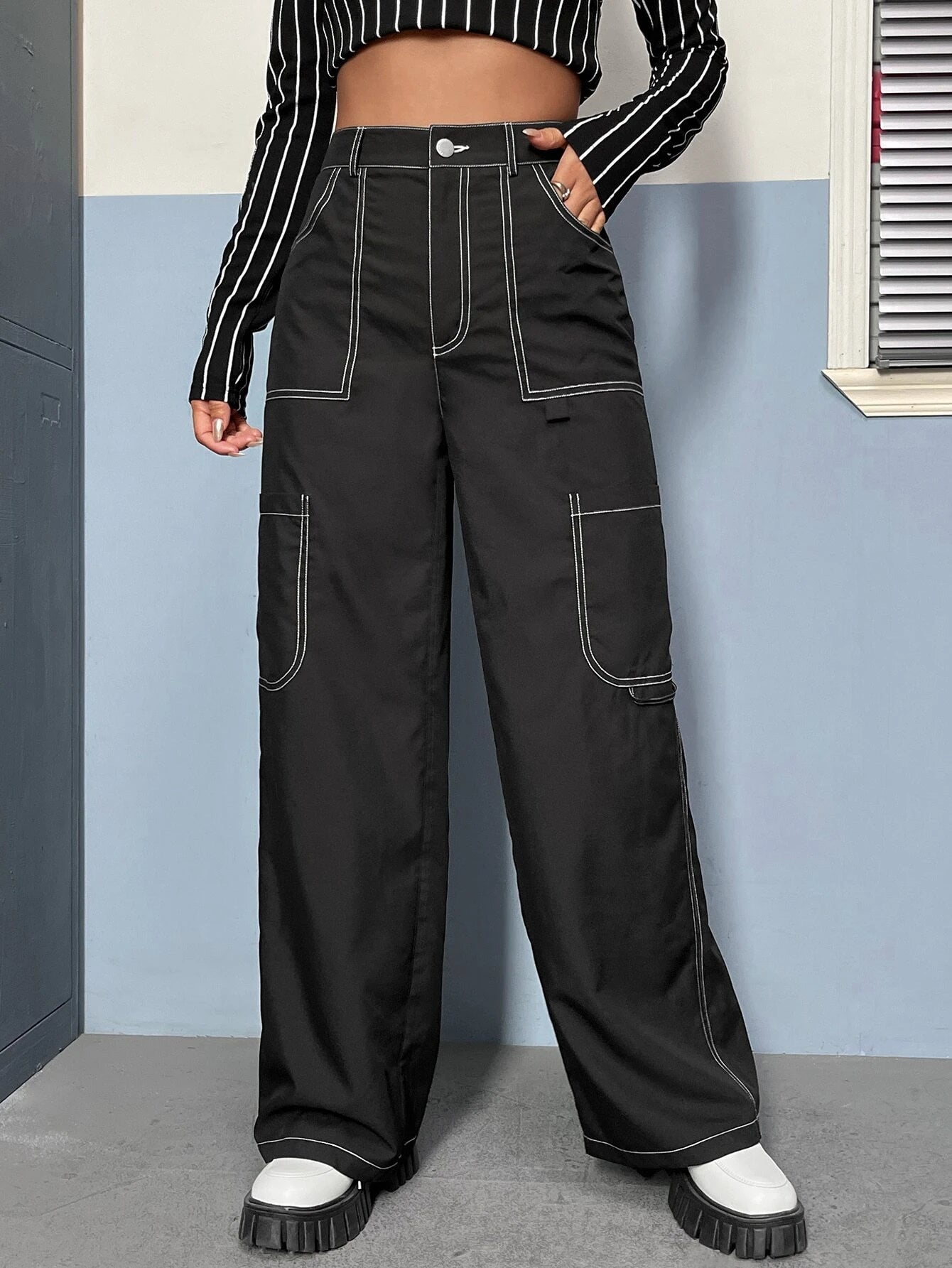 Top-Stitch High Waist Pants – back view detail