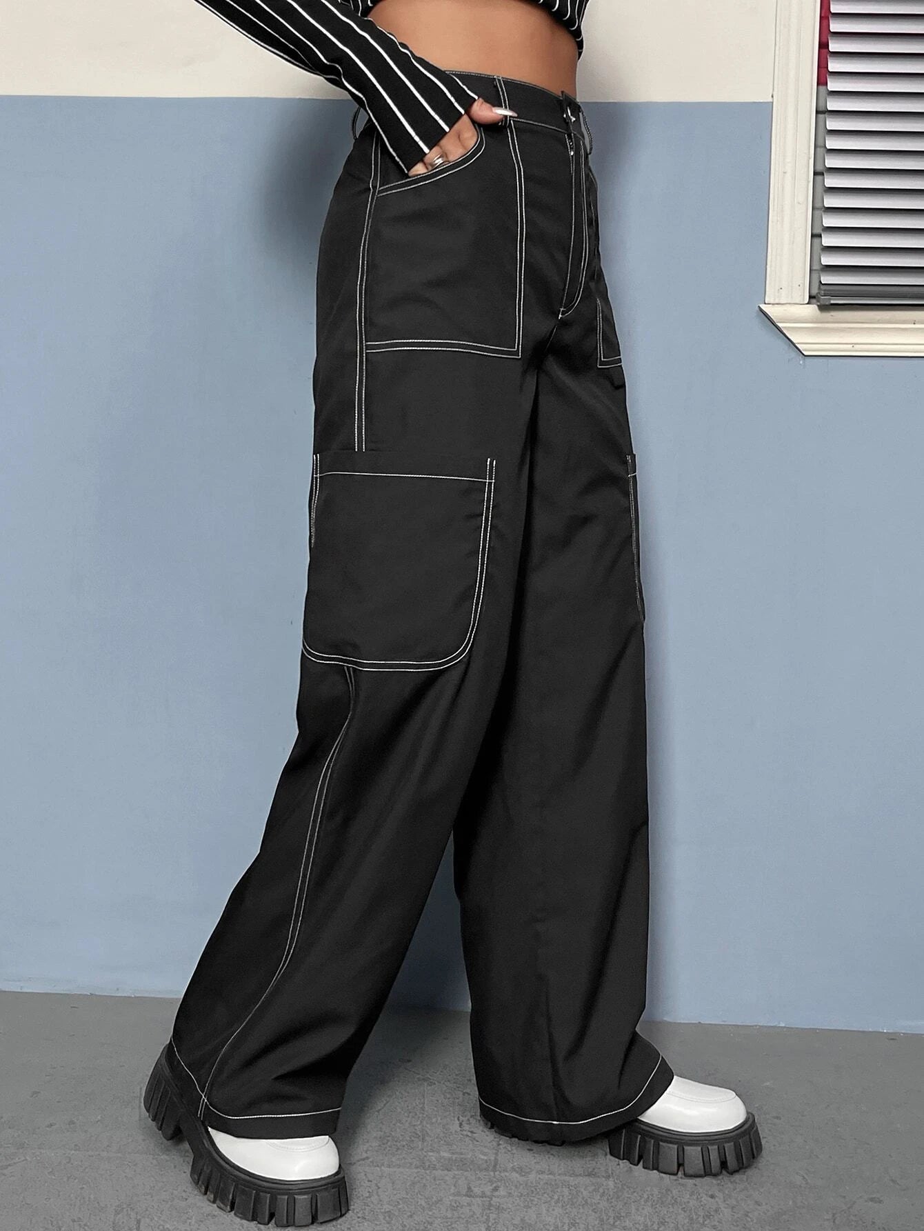 Top-Stitch High Waist Pants – waistband detail