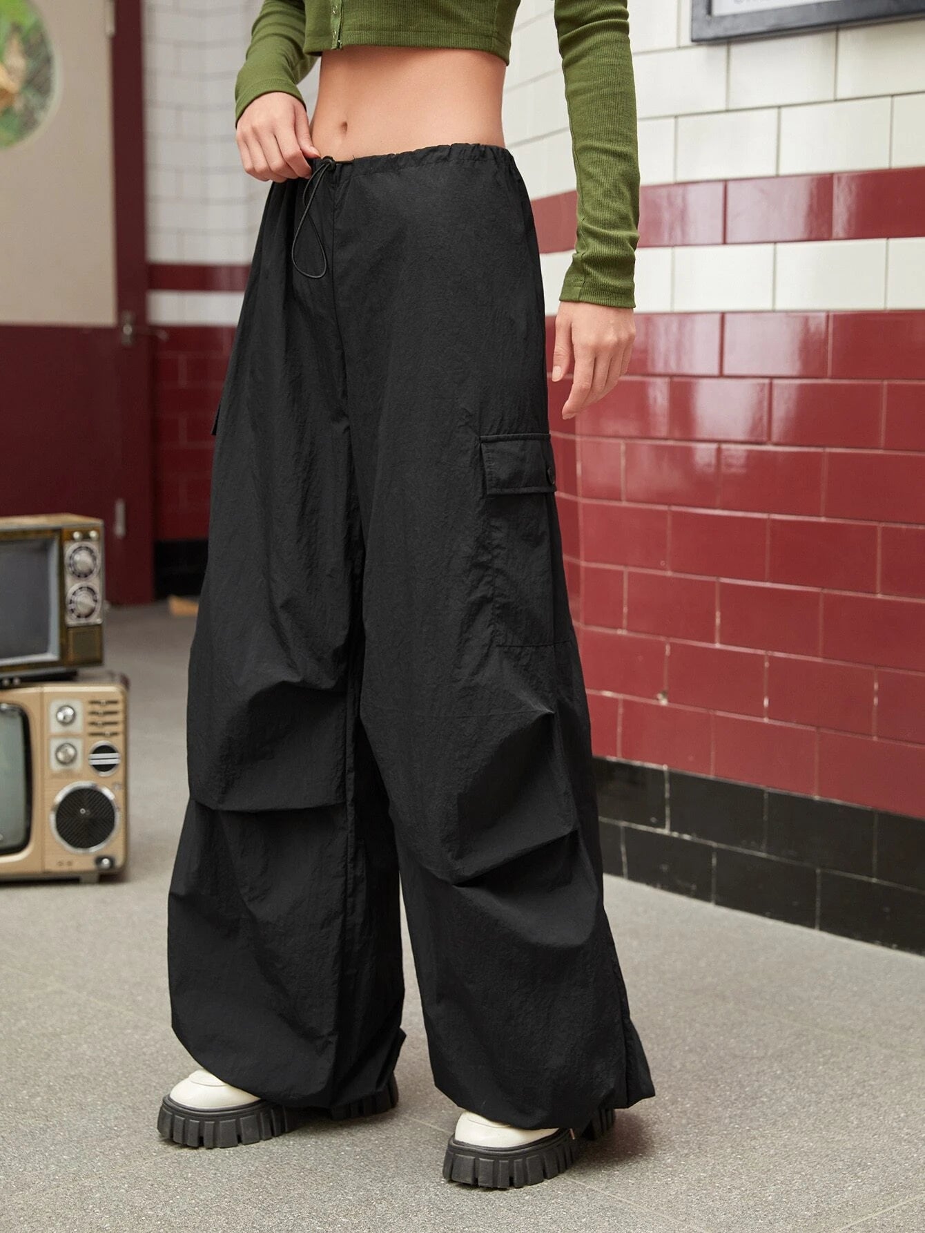 Elastic Waist Regular Fit Cargo Pants – women's cargo pants front view