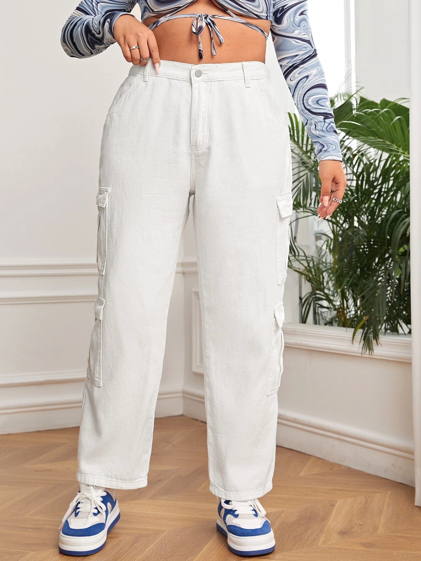 Cargo Jeans With Functional Flap Pockets – back view detail