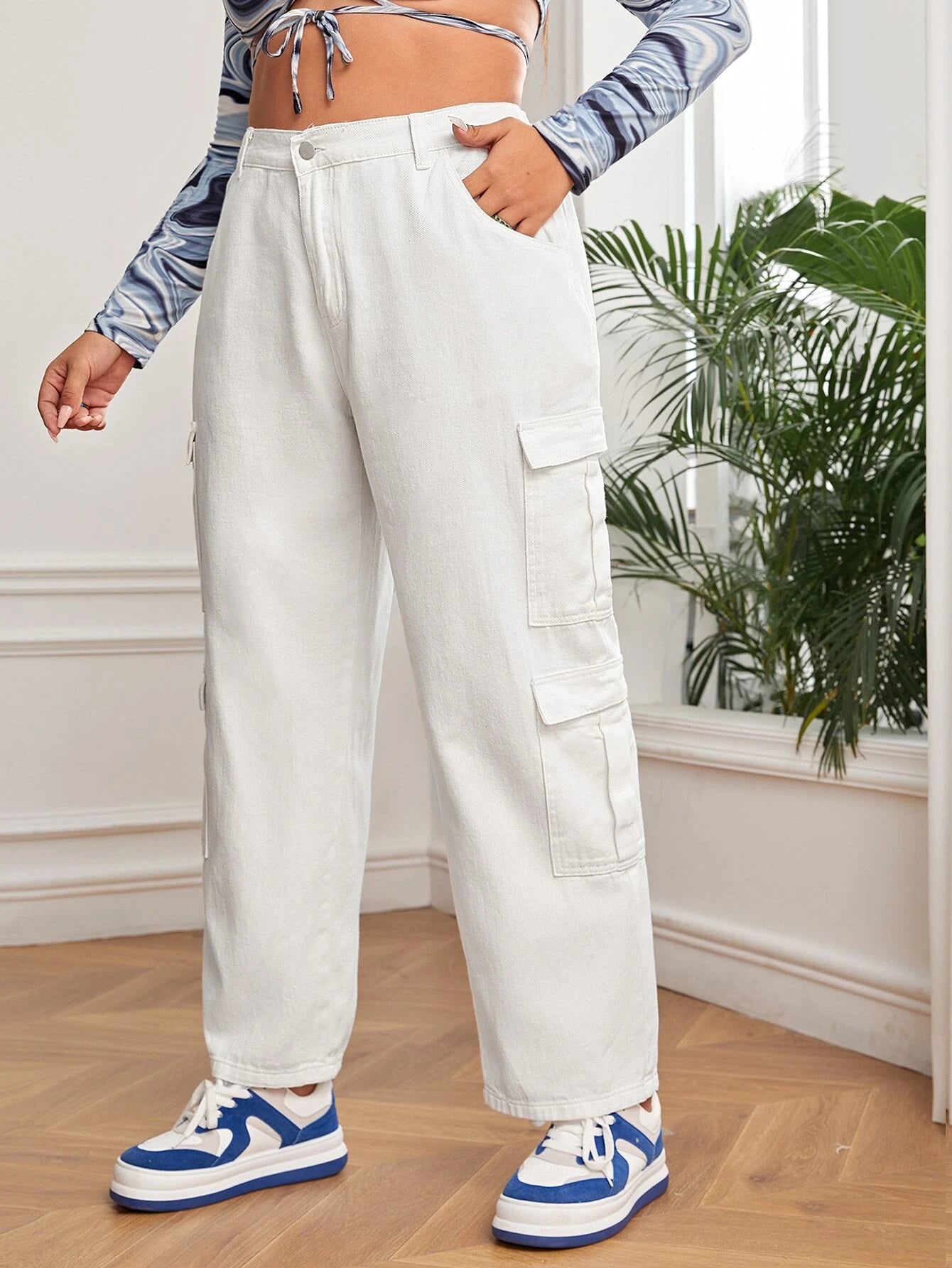 Cargo Jeans With Functional Flap Pockets – pocket detail close-up