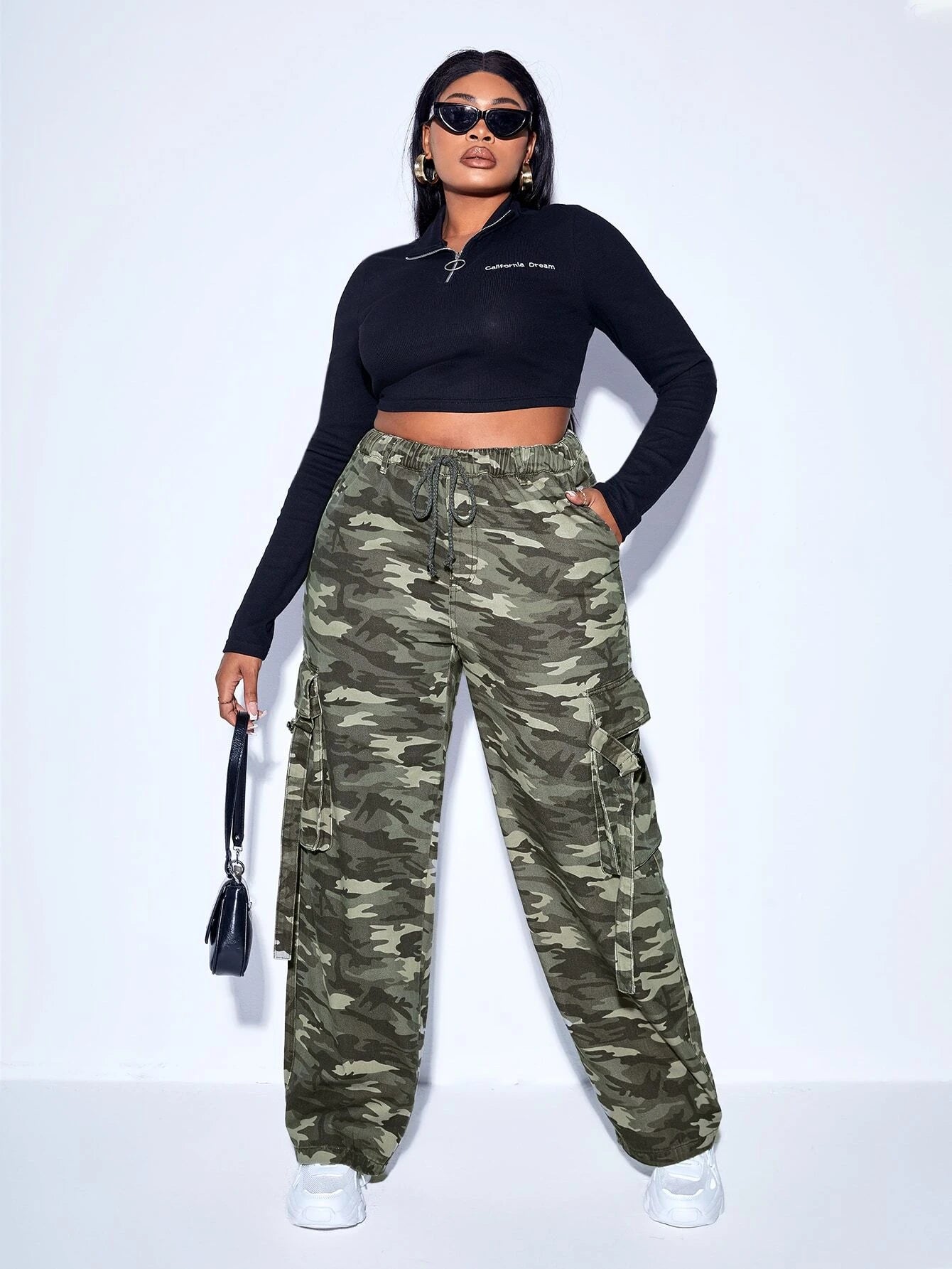 Camo Print Drawstring Waist Cargo Jeans – waistband detail