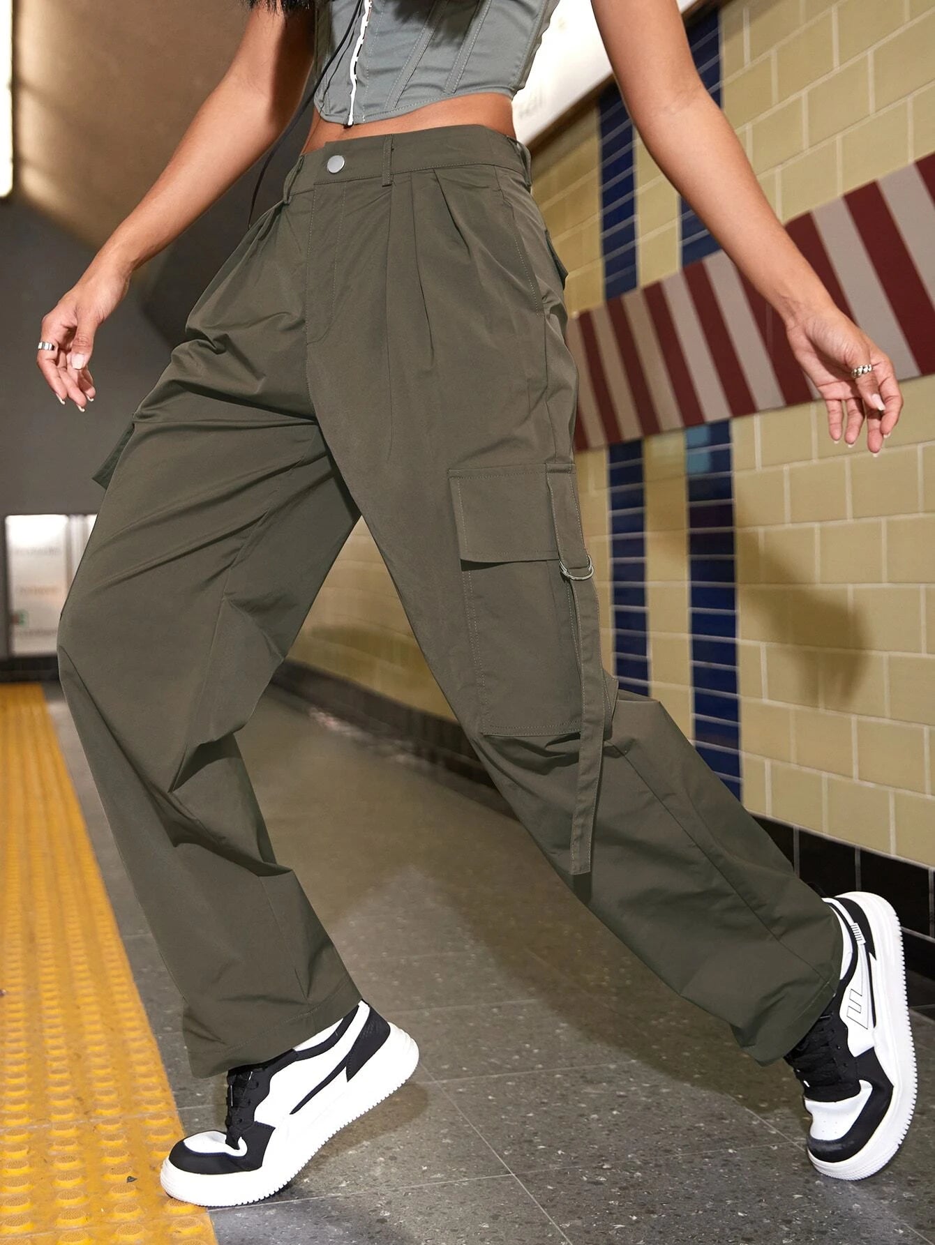 Flap Pocket Plicated Detail Cargo Pants – full length outfit view