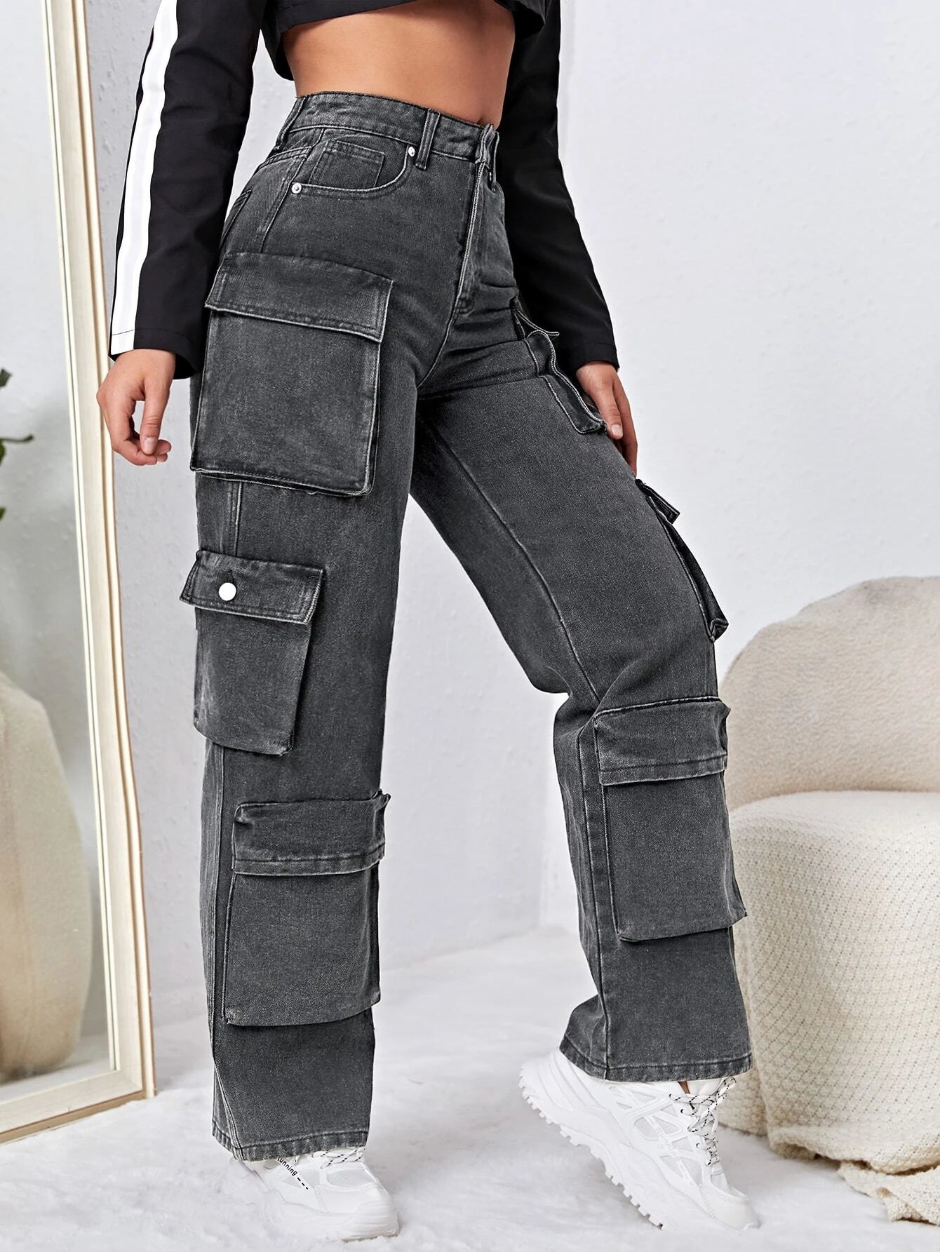 Flap Pocket Straight Cargo Jeans – back view detail