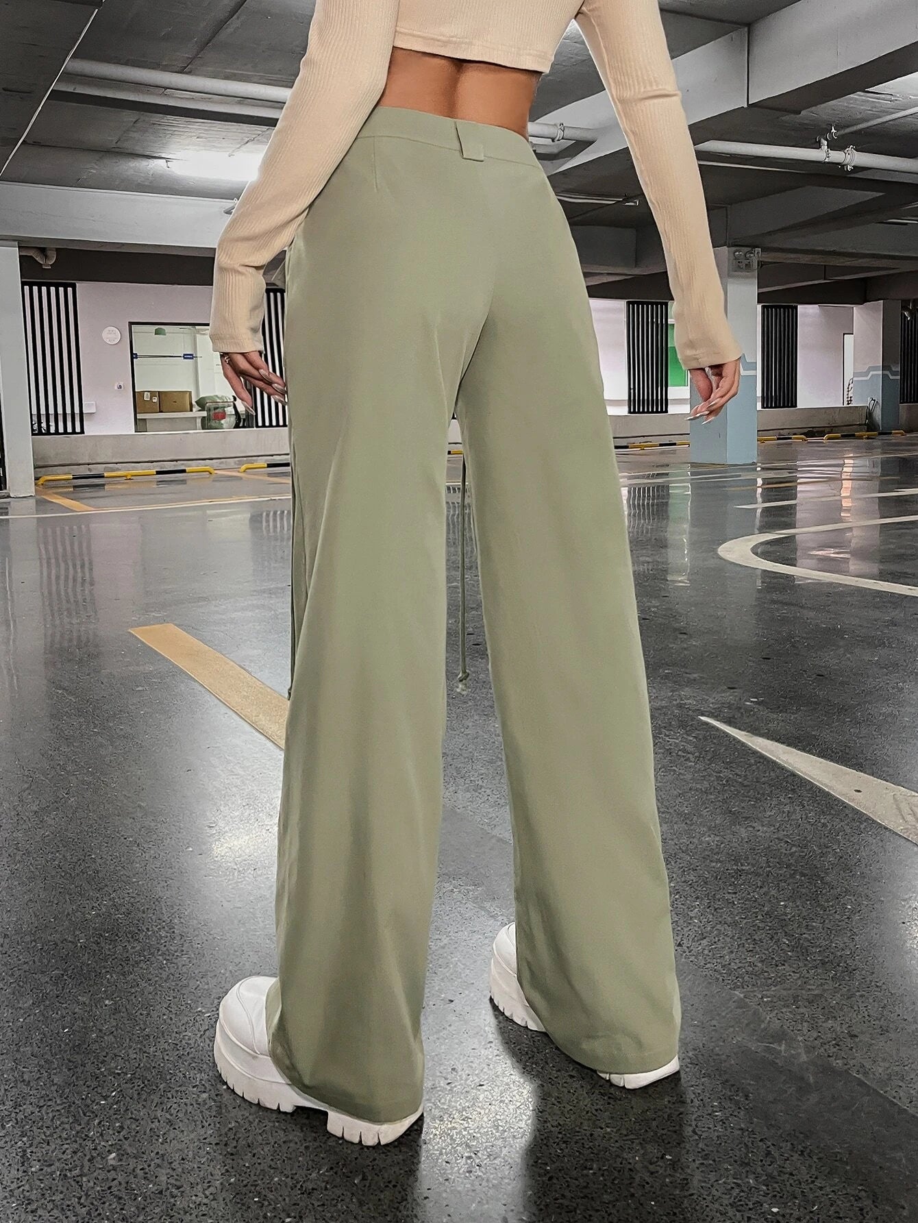 Low Rise Grommet Lace Up Flap Pocket Side Cargo Pants – full length outfit view