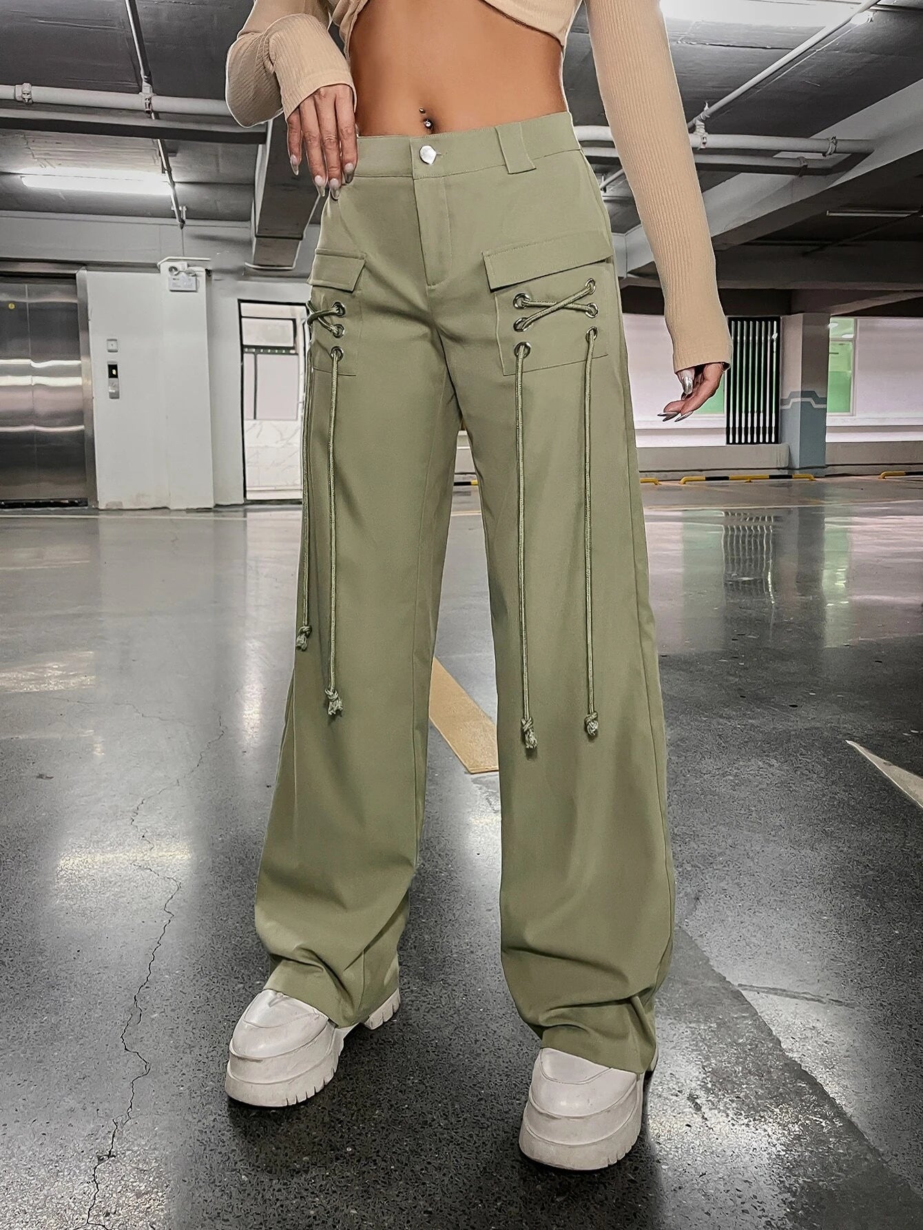 Low Rise Grommet Lace Up Flap Pocket Side Cargo Pants – pocket detail close-up
