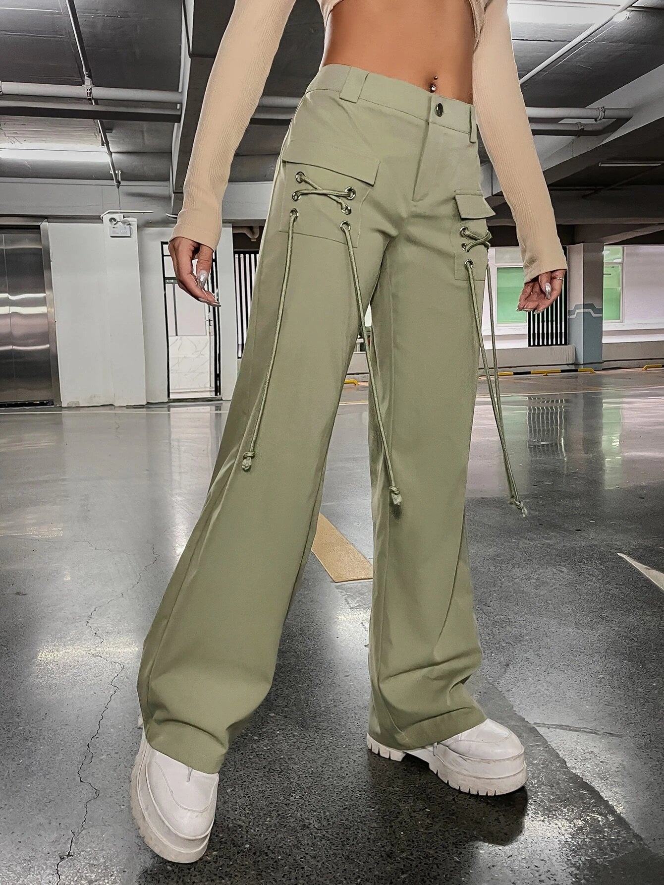 Low Rise Grommet Lace Up Flap Pocket Side Cargo Pants – waistband detail