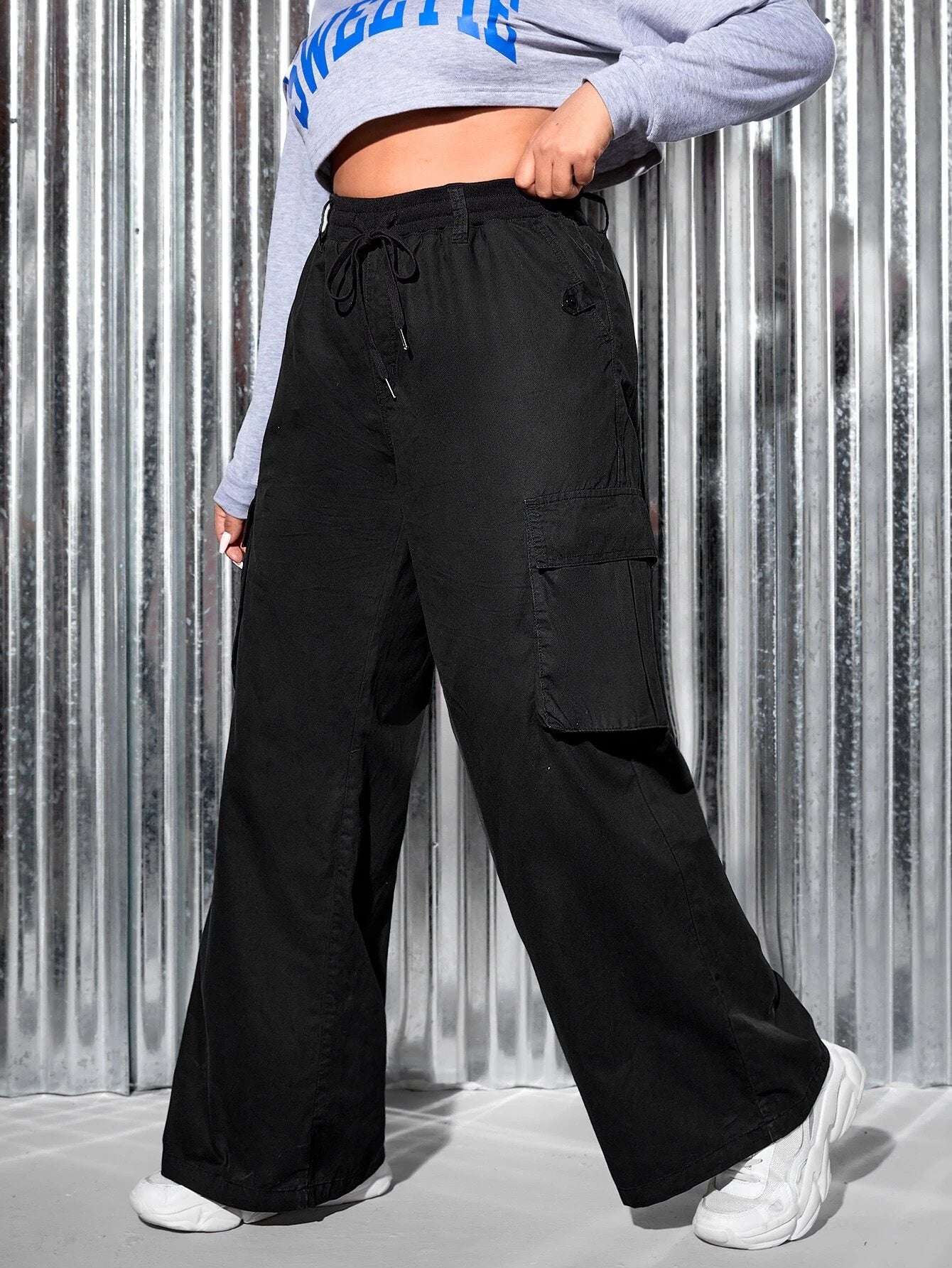 Drawstring Waist Flap Pocket Side Cargo Jeans – pocket detail close-up