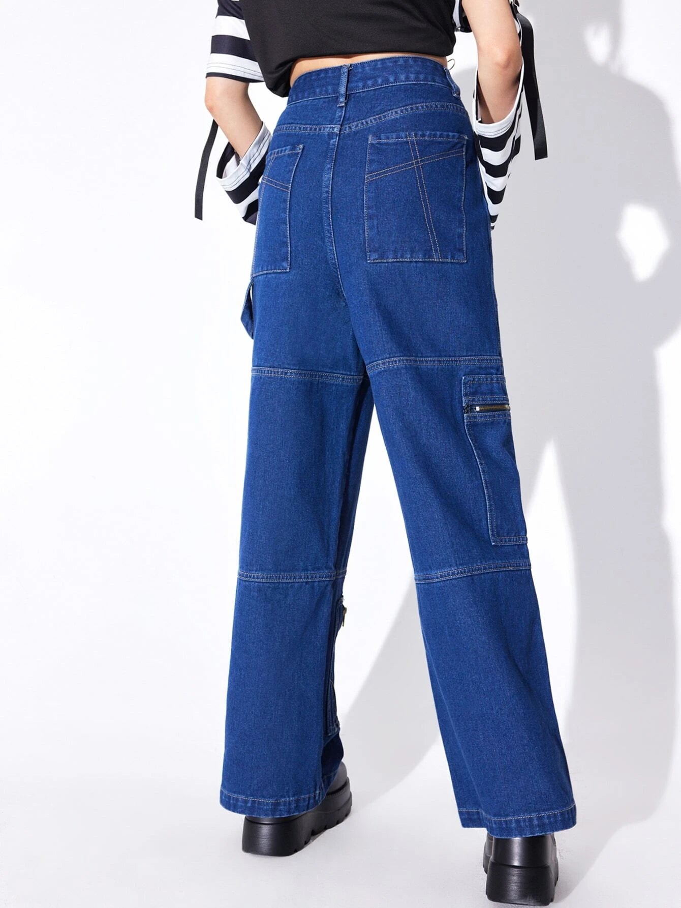 Flap Pocket Zipper Cargo Jeans – waistband detail