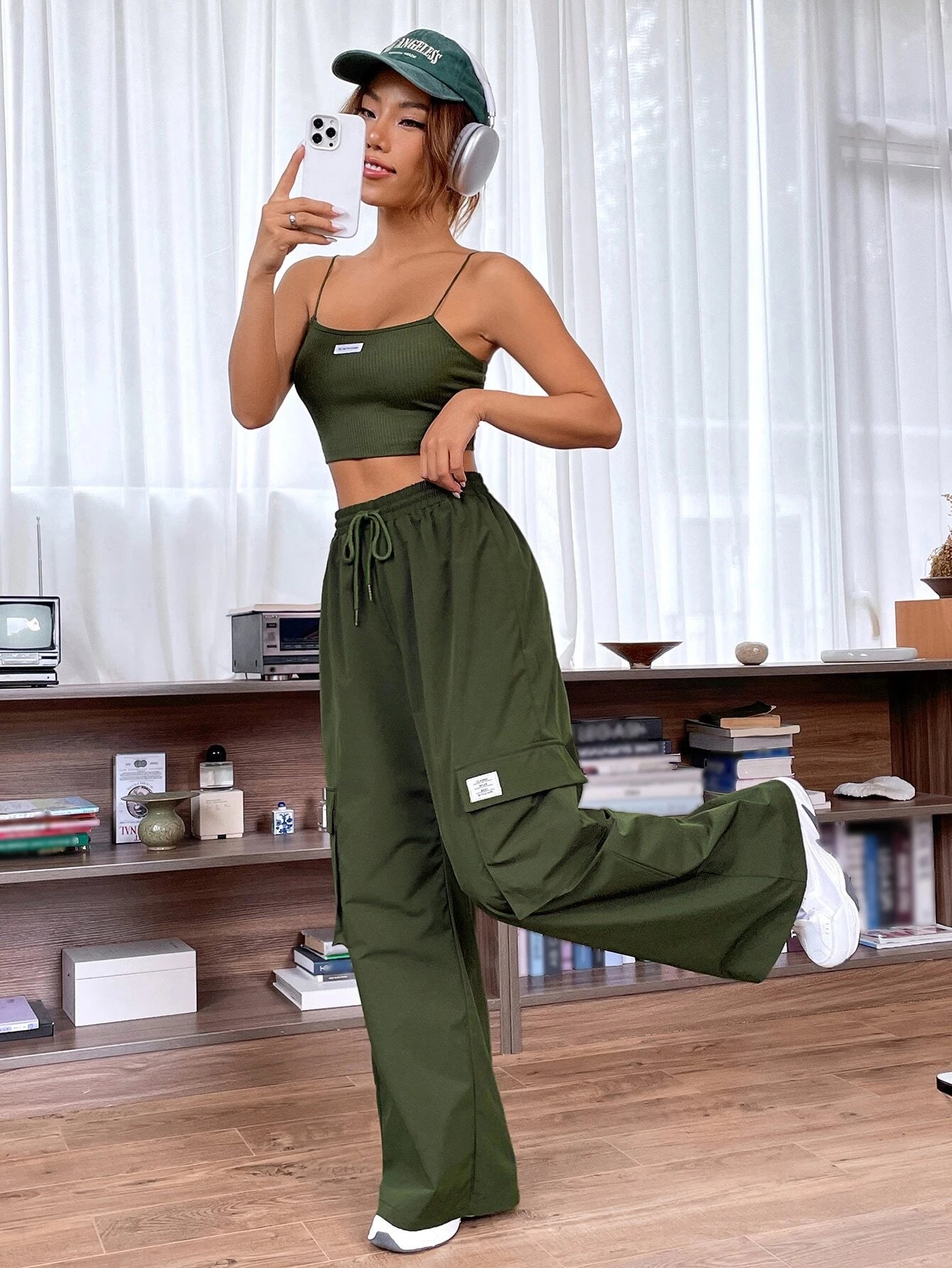 Letter Patched Cami Top And Cargo Pants – waistband detail