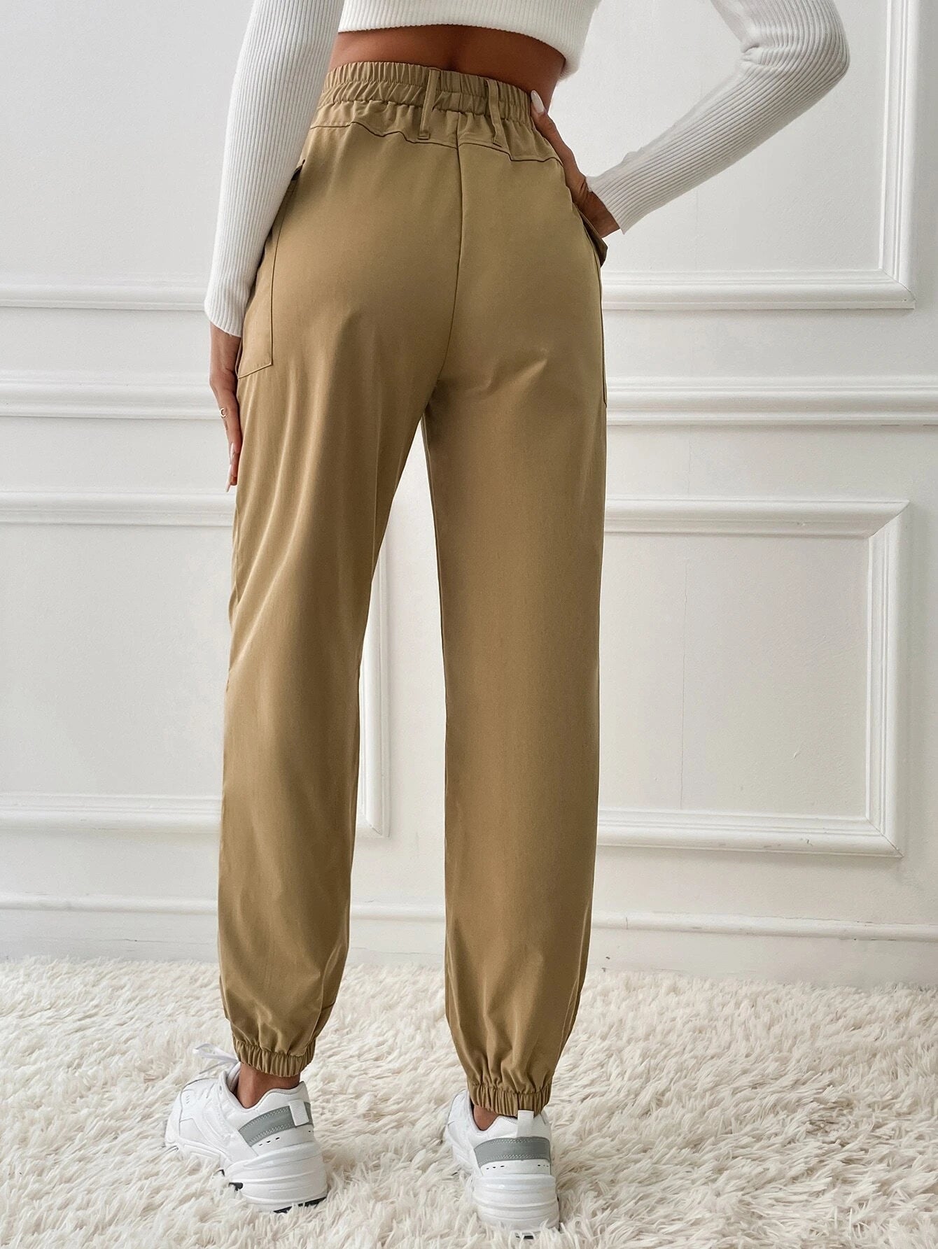 High Waisted Cargo Pants With Pouch Pockets – back view detail