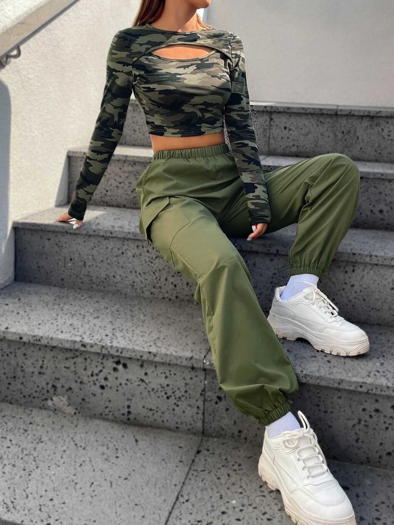 Camo Print Crop Tee And Cargo Pants – pocket detail close-up