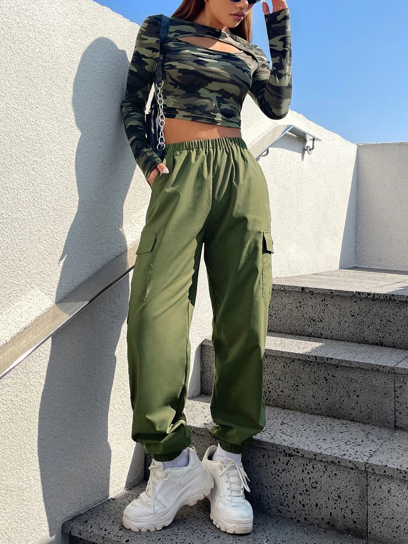 Camo Print Crop Tee And Cargo Pants – waistband detail