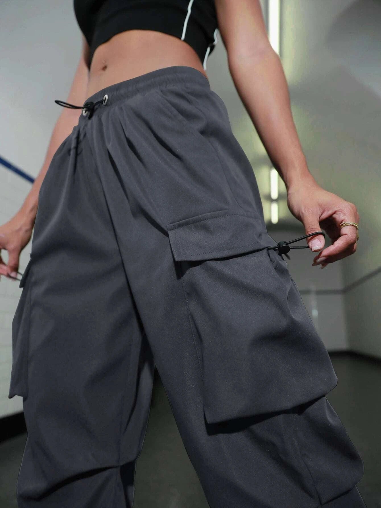 Hip Hop Flap Pocket Parachute Cargo Pants – waistband detail